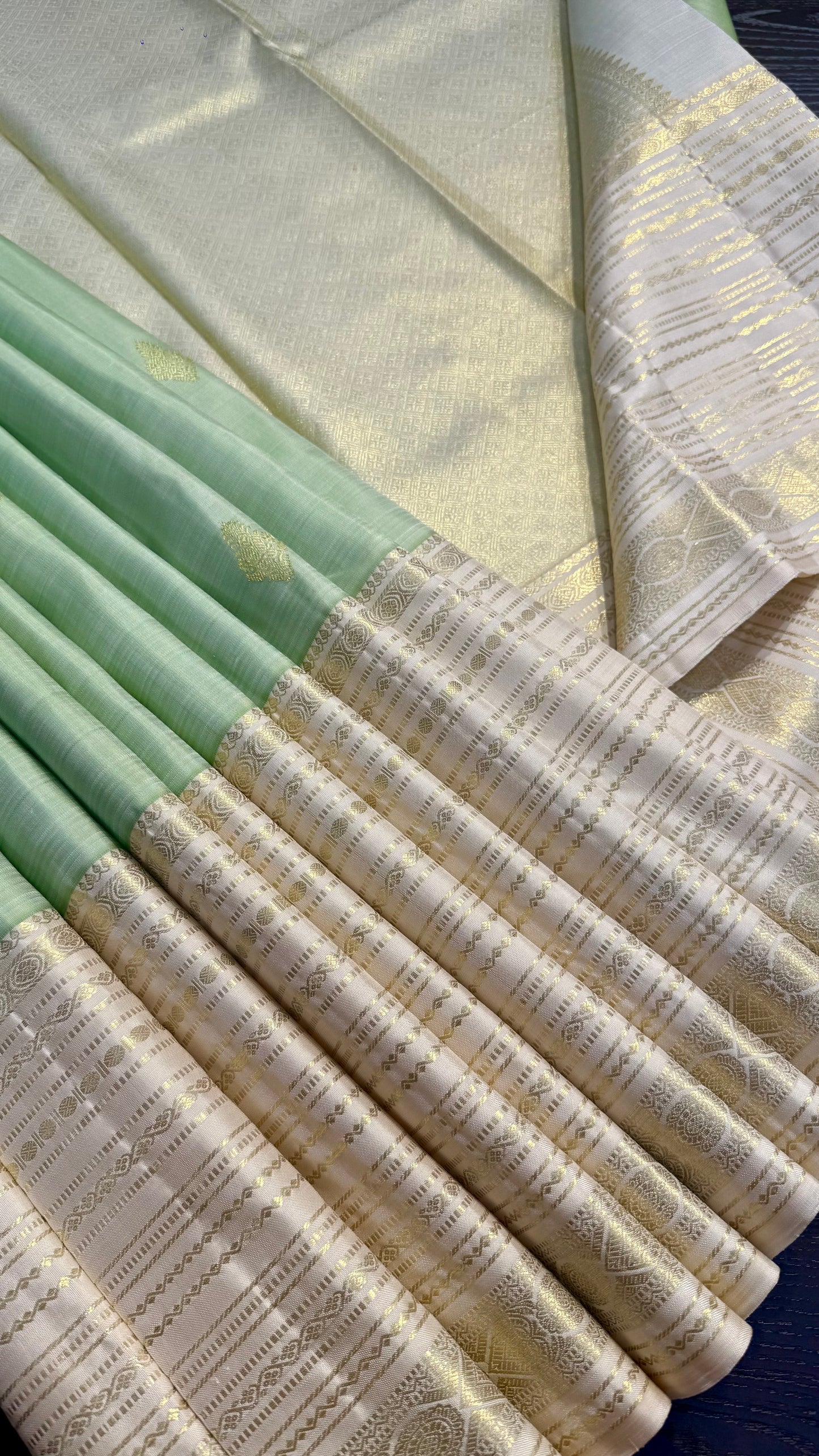 PASTEL GREEN WITH CONTRAST CREAM BORDER PURE KANICHIPURAM SILK SAREEE (KSS03)