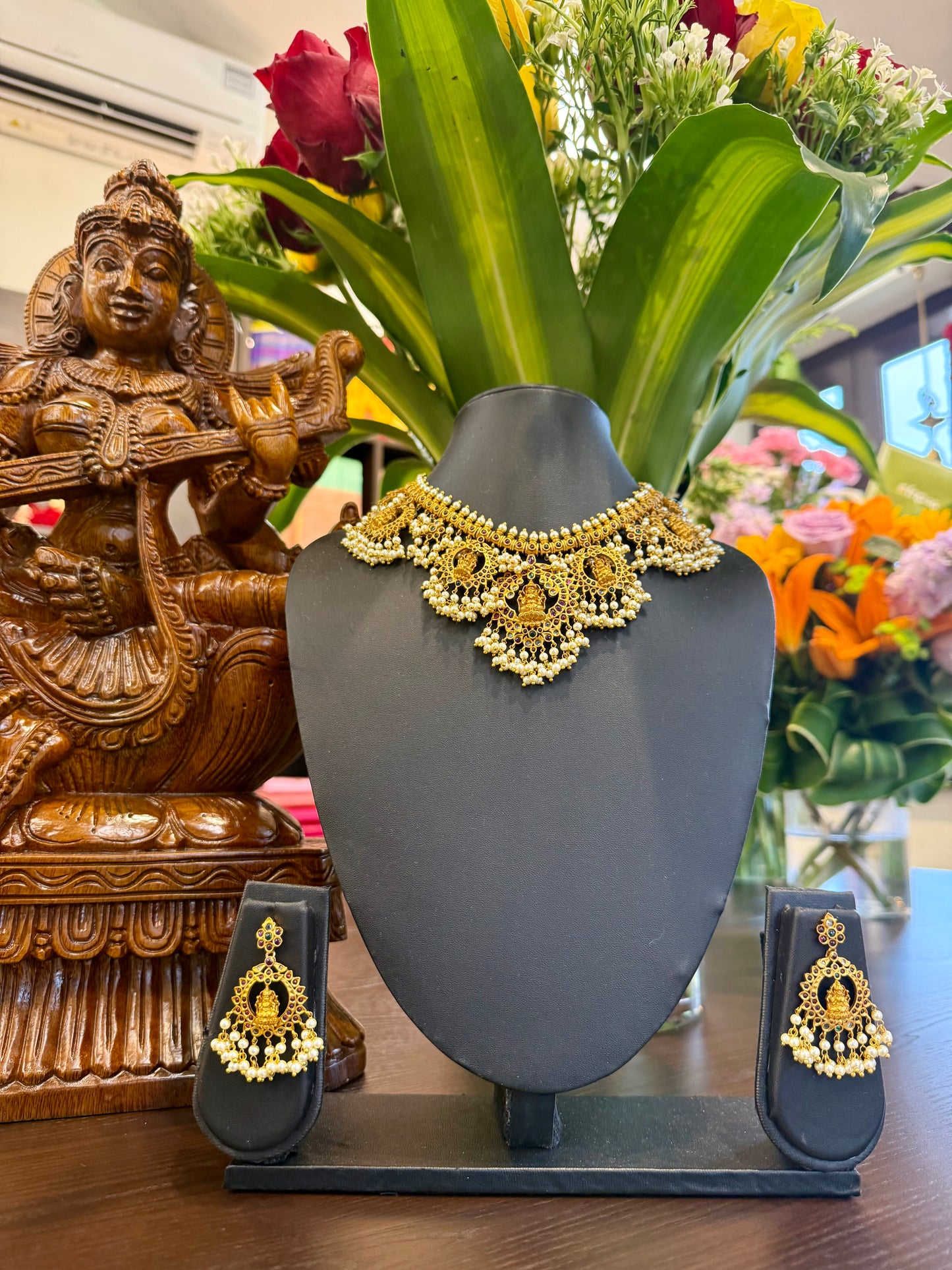 Pooja Short Necklace Jewellery Set