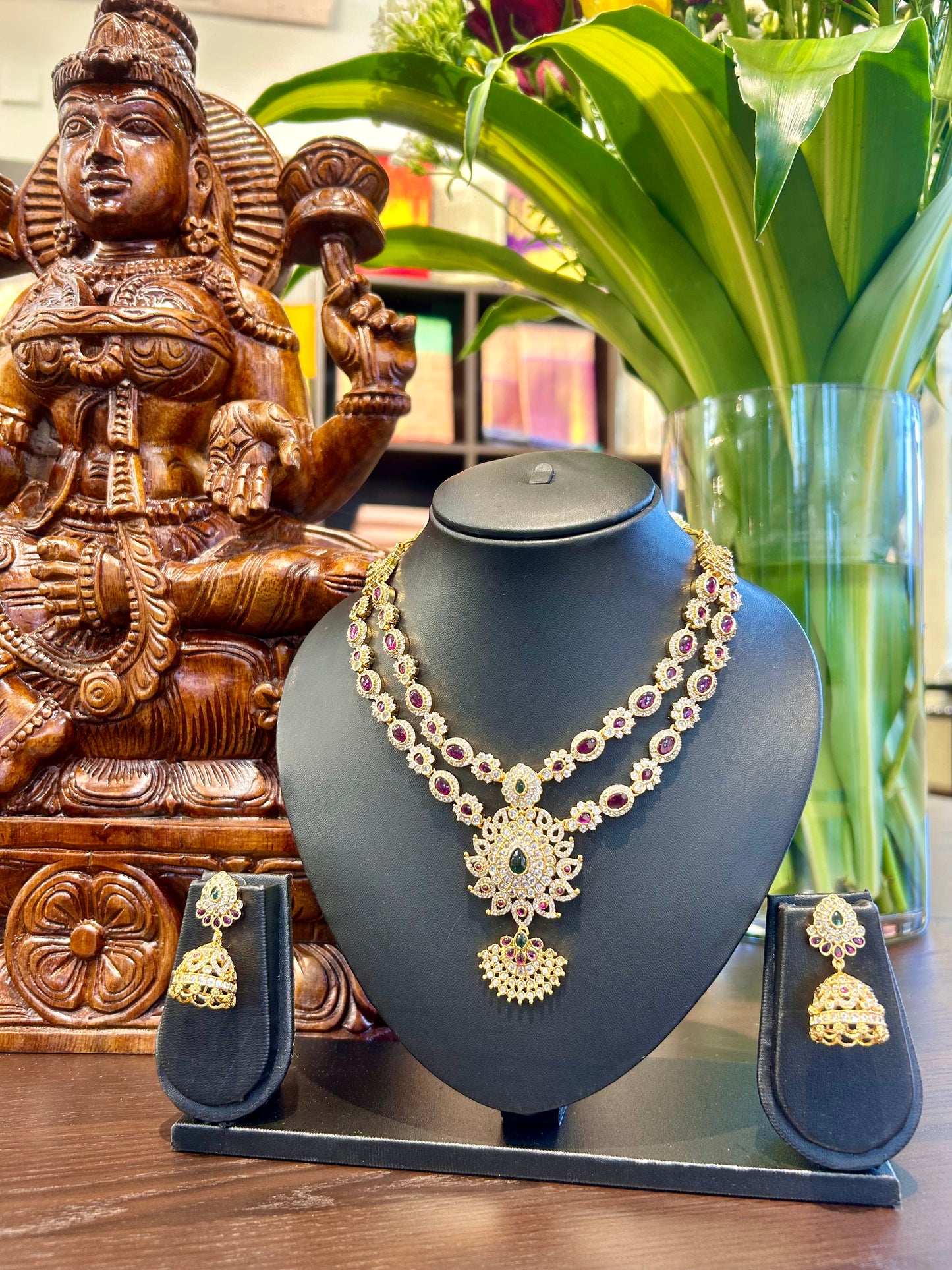 Eila Short Necklace Jewellery Set