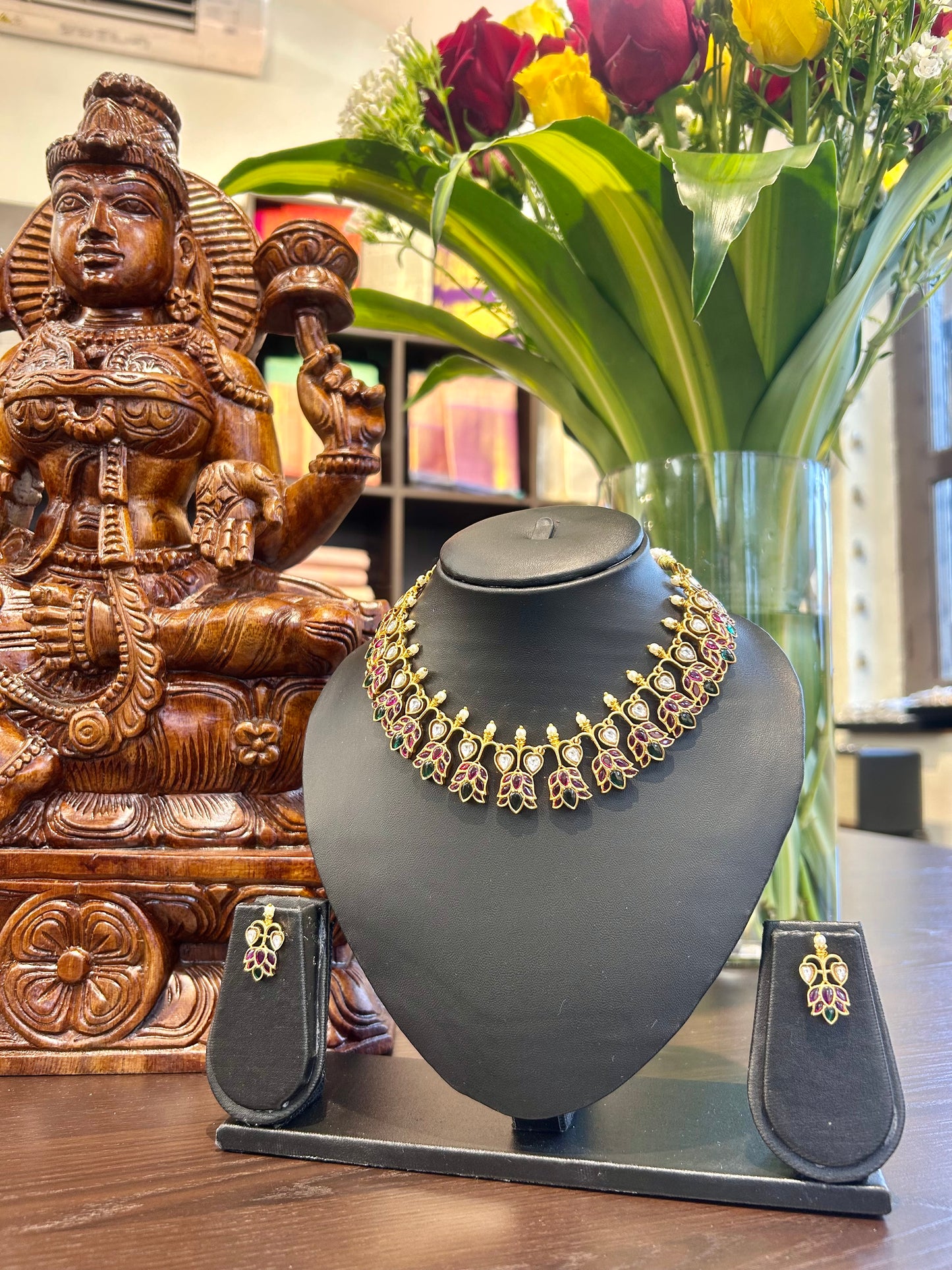 Drishya Short Necklace Jewellery Set