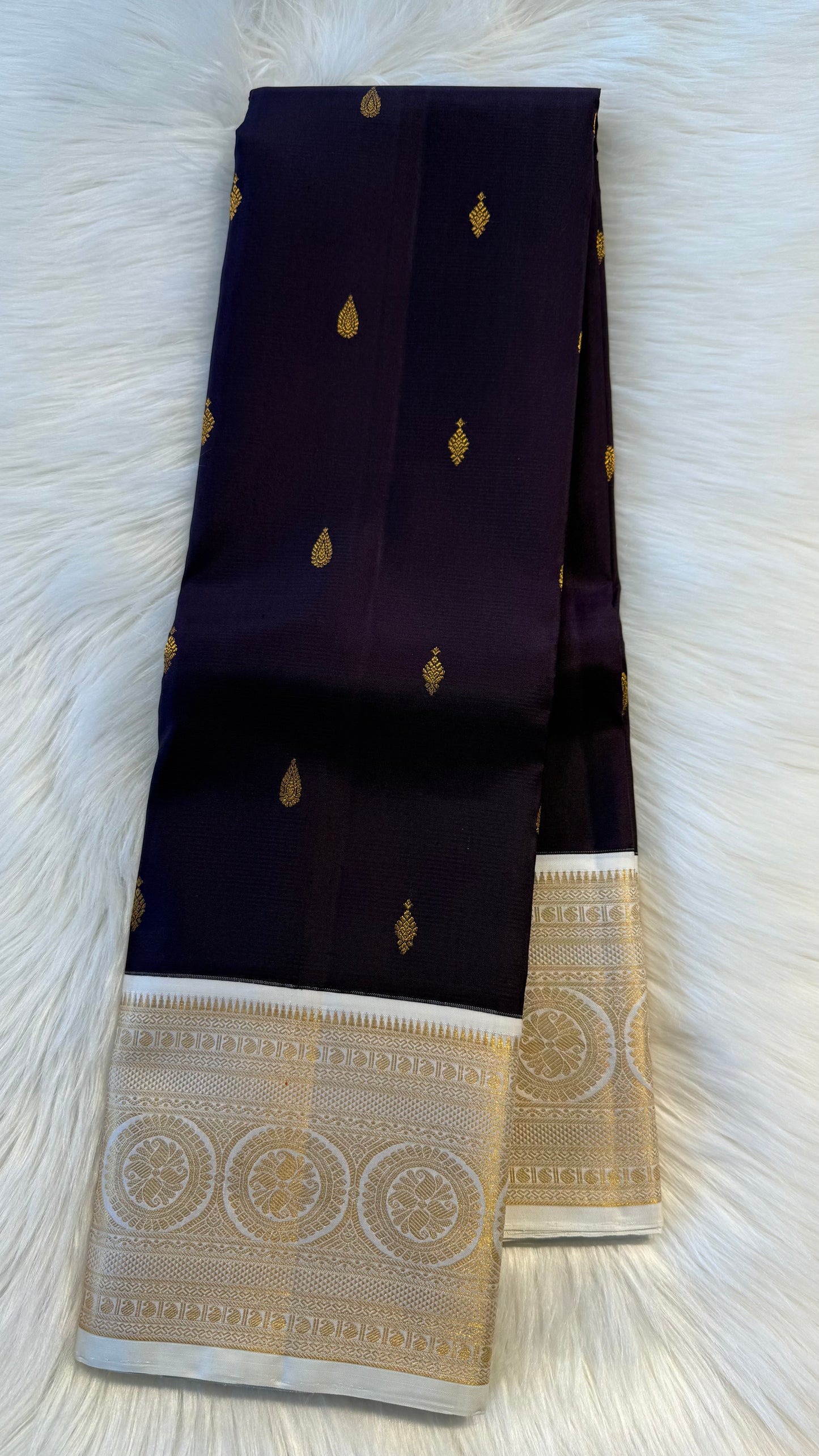 PLUM WITH CONTRAST OFFWHITE GOLD ZARI HANDLOOM KANCHIPURAM SILK SAREE (KSS302)