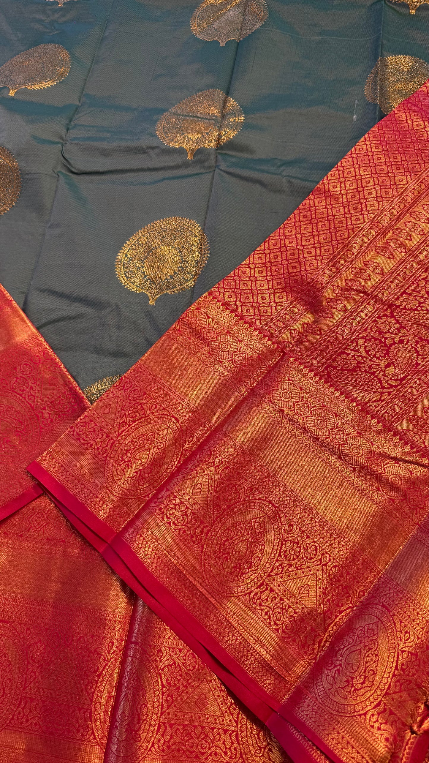 GREEN WITH CONTRAST RED SILK KANICHIPURAM SILK SAREE (SSKS38)