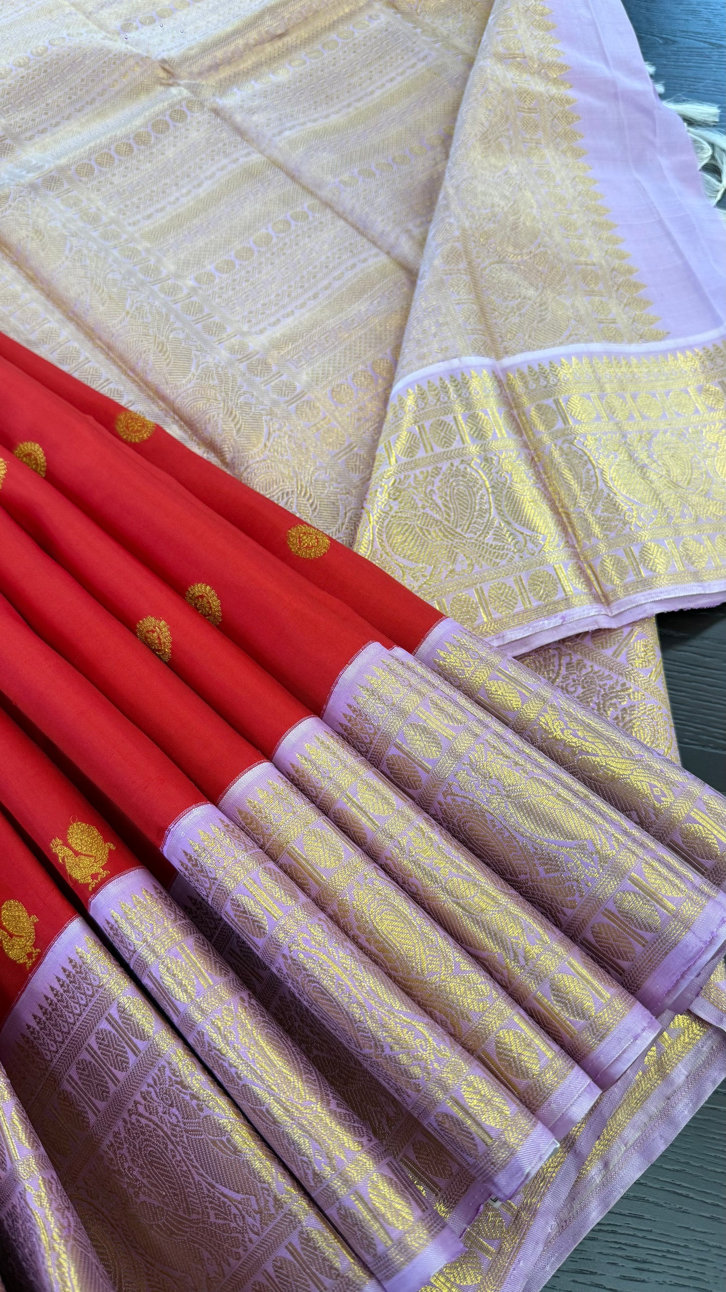 CHILLI RED CONTRAST PASTEL PINK BORDER HANDLOOM PURE KANICHIPURAM SILK SAREE (KSS228)