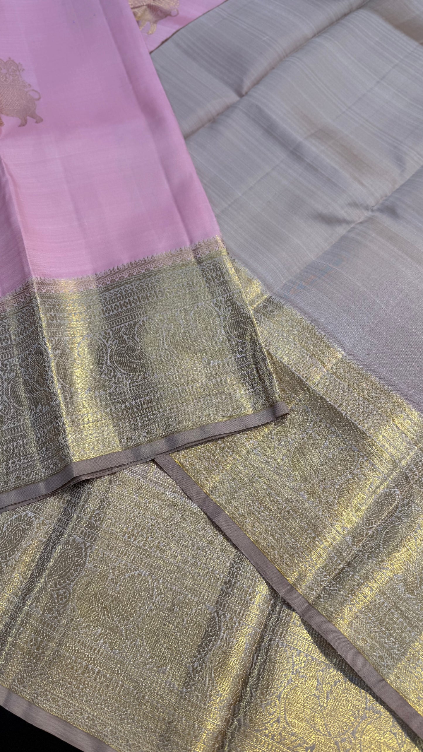 LIGHT PASTEL PINK WITH CONTRAST BRONZE GOLD KANICHIPURAM HANDLOOM SILK SAREE (KSS50)