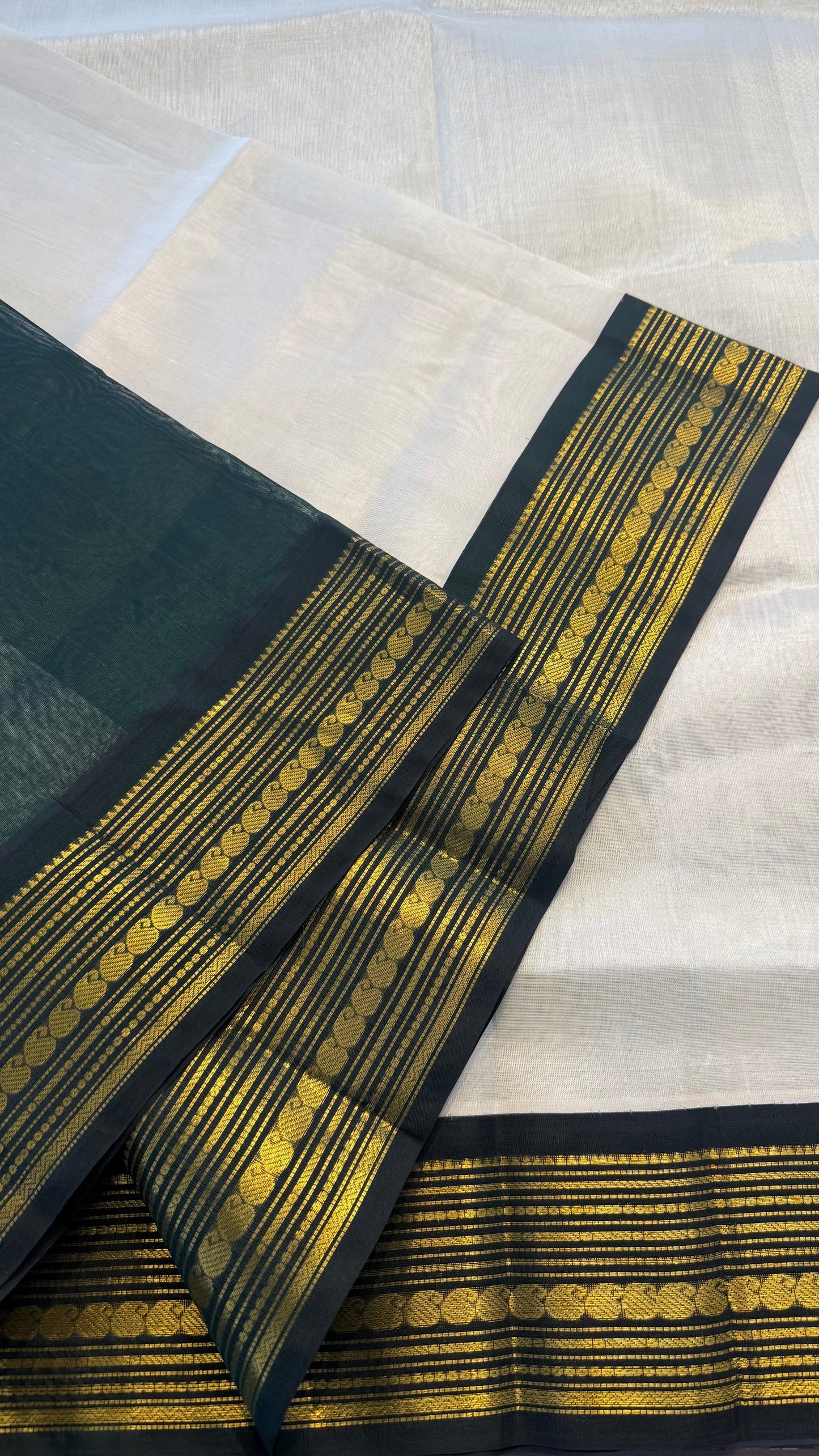 OFF WHITE WITH CONTRAST GREEN KANCHIPURAM SILK COTTON (KSC35)