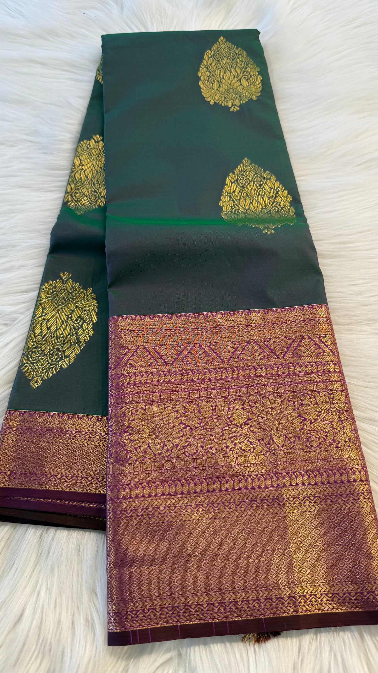 DUAL TONE GREEN WITH CONTRAST BLACK SILK KANICHIPURAM SILK SAREE (SSKS53)