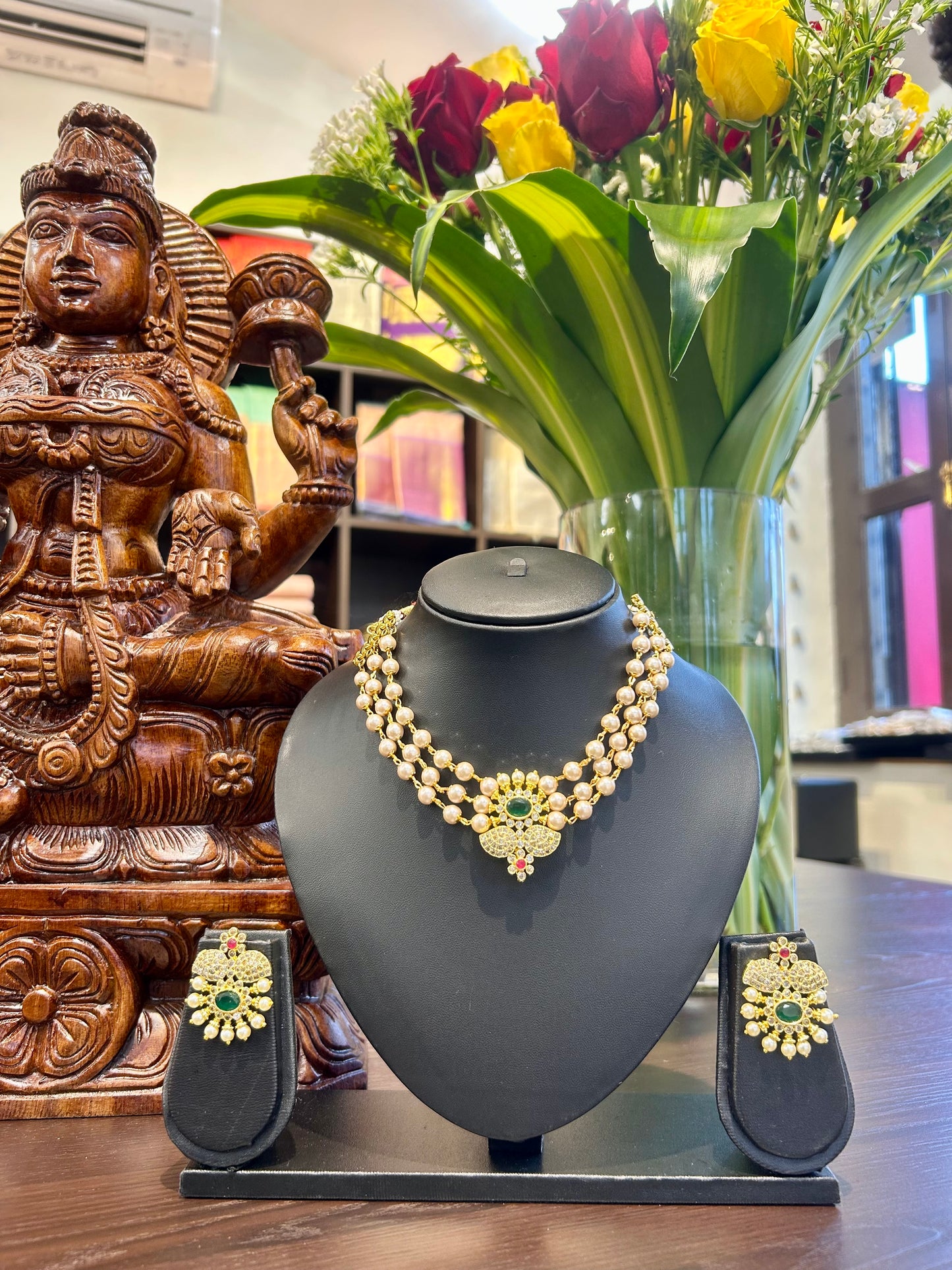 Harshika Short Necklace Jewellery Set