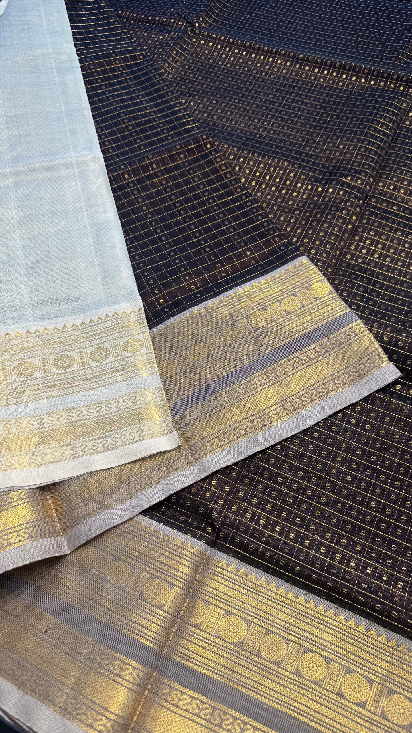 LAKSHA DEEPAM BLACK WITH CONTRAST CREAM KANCHIPURAM SILK COTTON SAREE (KSC02)