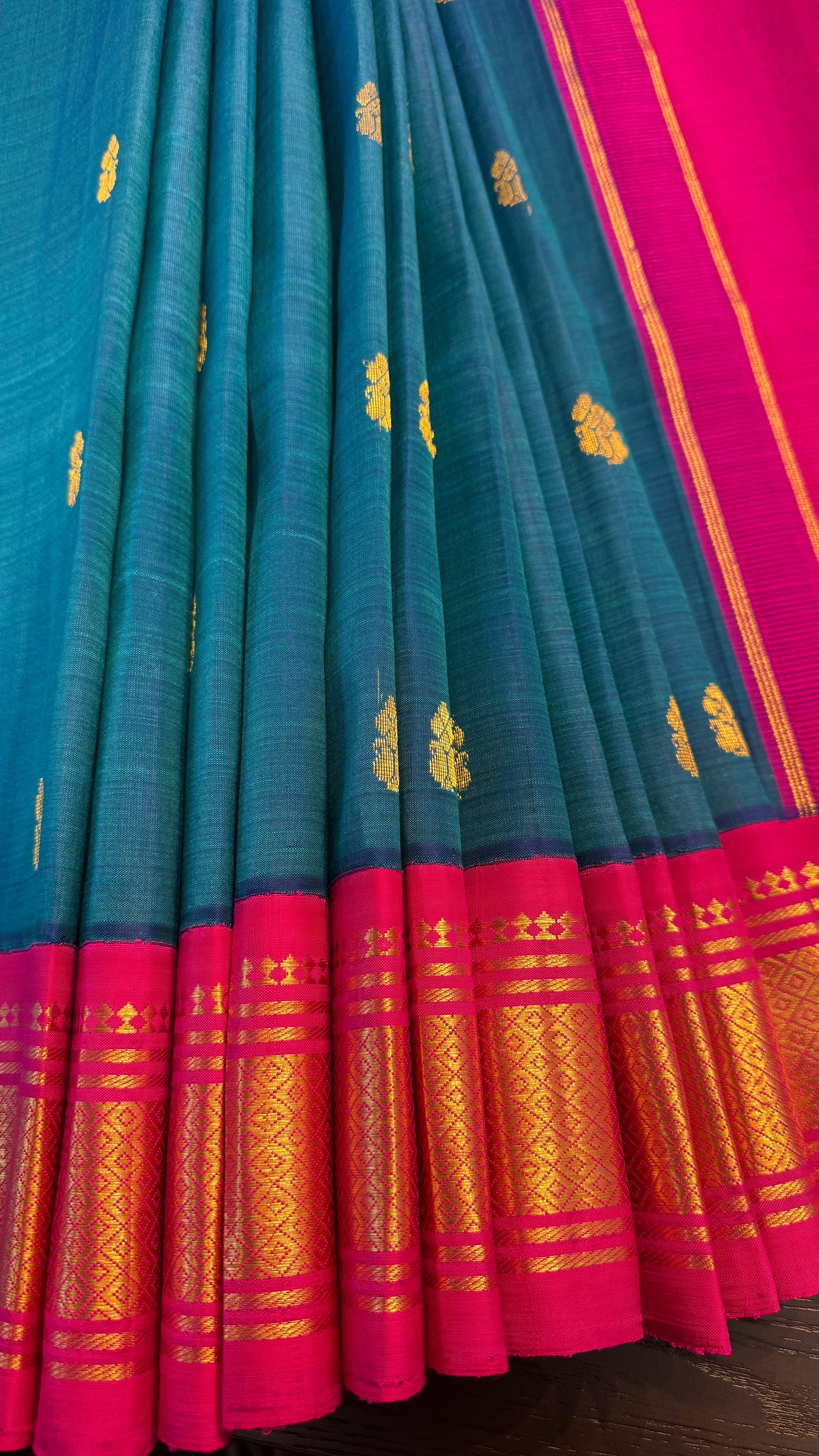 PEACOCK BLUE WITH CONTRAST HOT PINK PURE HANDLOOM KANCHIPURAM SINGLE SIDE BORDER SILK SAREE (KSSB11)