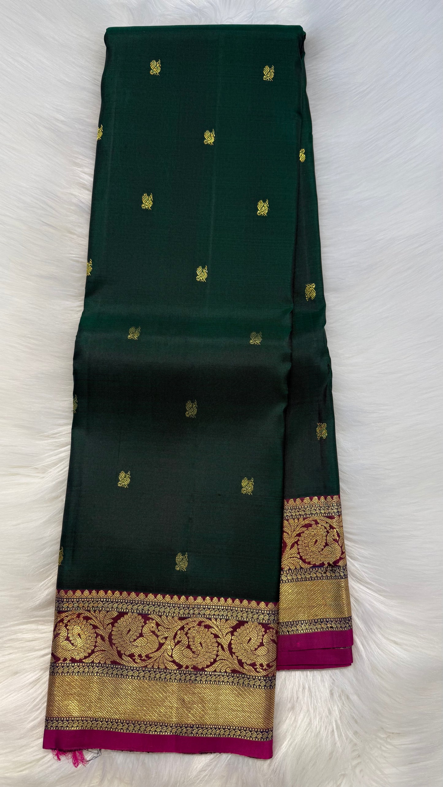 FOREST GREEN WITH CONTRATS PURPLE GOLD ZARI HANDLOOM KANCHIPURAM SILK SAREE (KSS361)