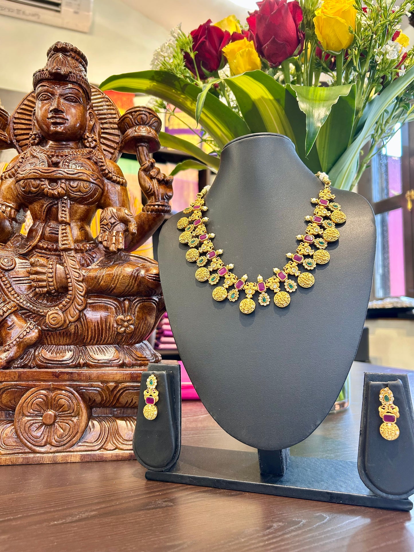 Chitrani Short Necklace Jewellery Set