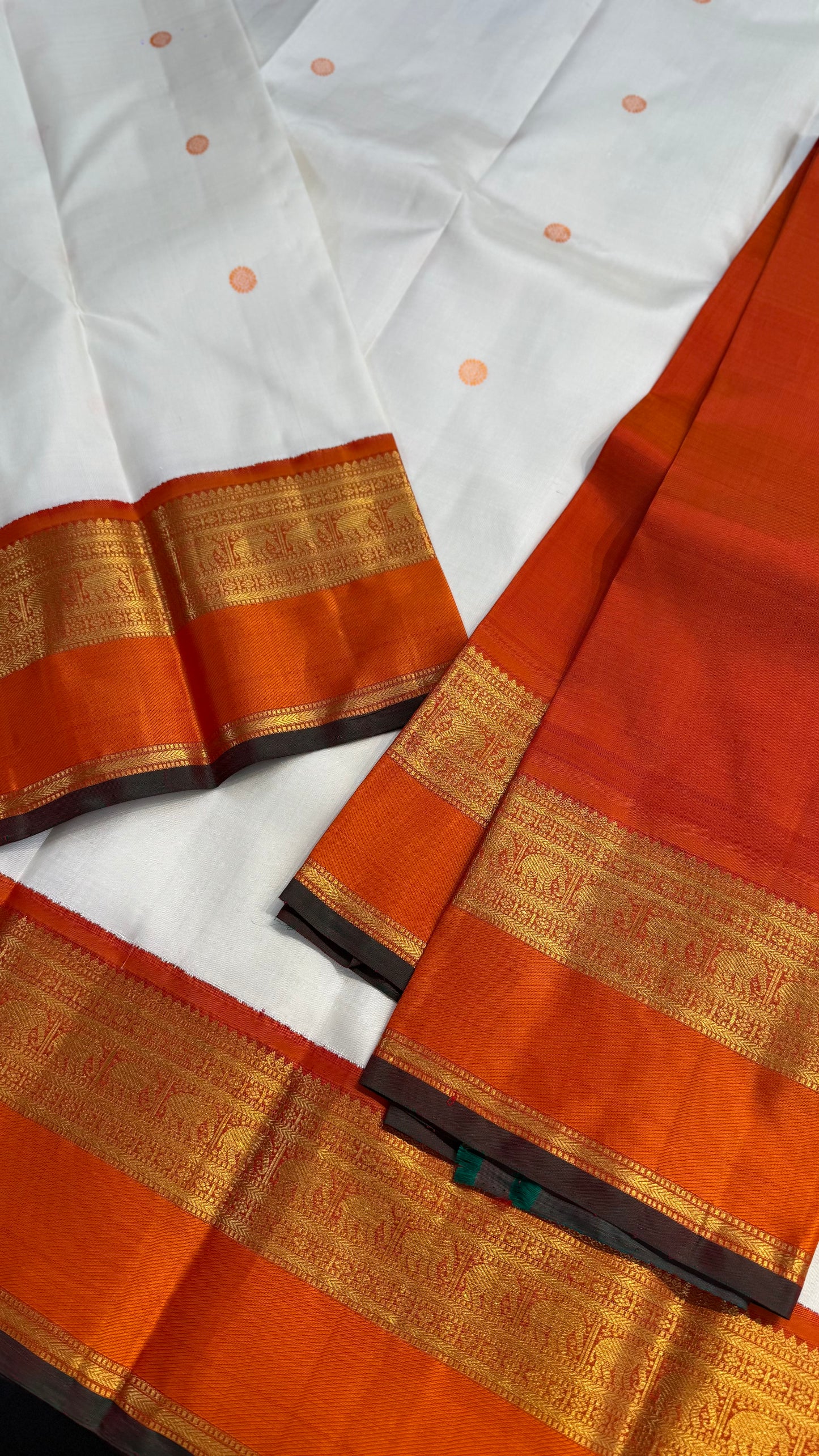TRADITIONAL PURE ZARI WHITE AND ORANGE HANDLOOM KANICHIPURAM SILK SAREE (KSS204)