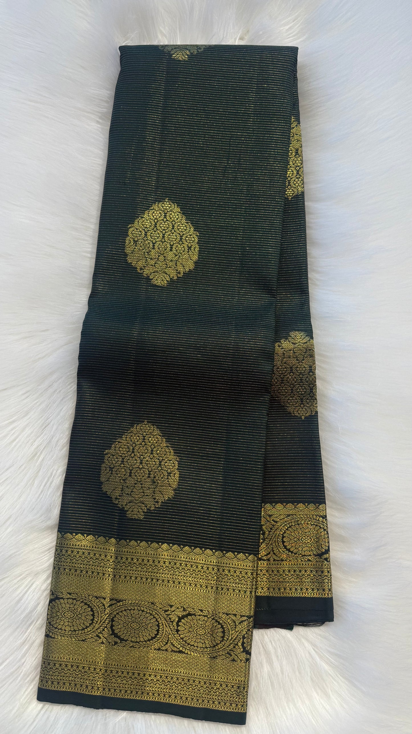 VAIRA OOSI GREEN HANDLOOM KANCHIPURAM SILK SAREE (KSS427)