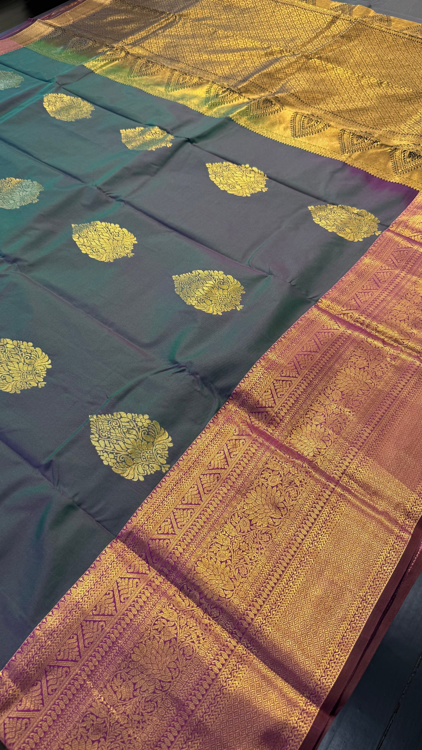 DUAL TONE GREEN WITH CONTRAST BLACK SILK KANICHIPURAM SILK SAREE (SSKS53)