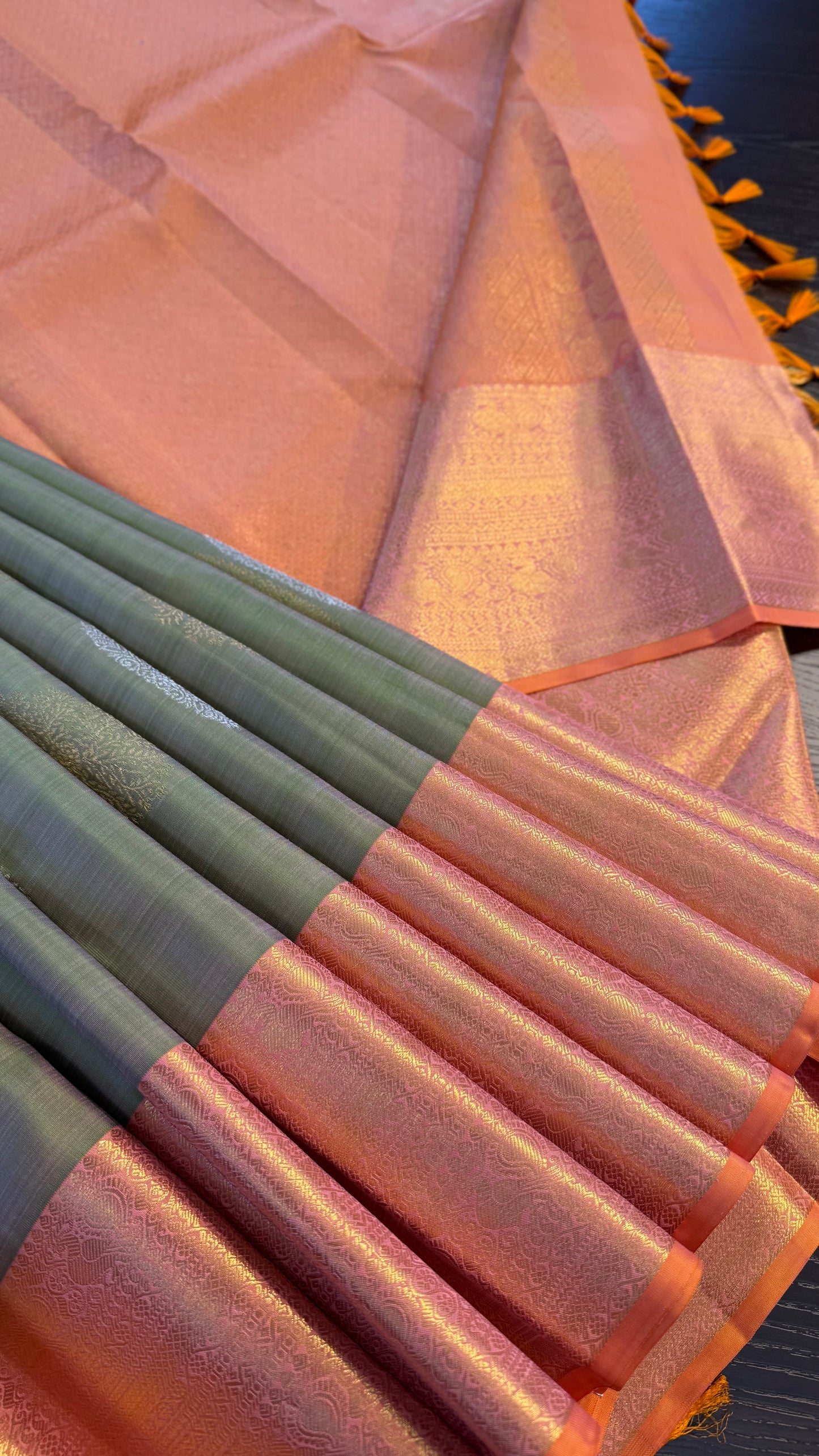 DUAL TONE GREEN WITH PEACH ORANGE GOLD ZARI HANDLOOM KANICHIPURAM SILK SAREE (KSS207)