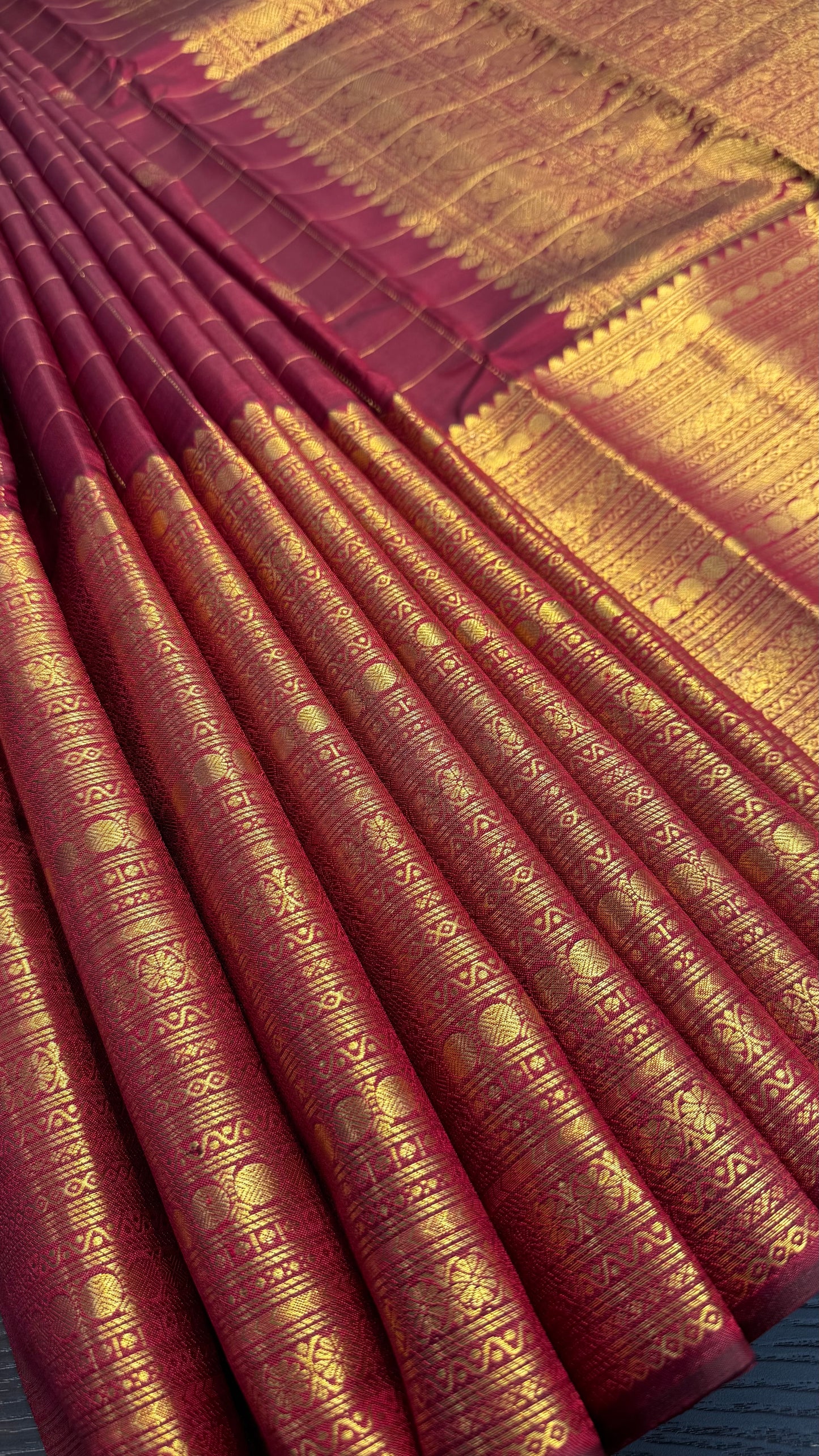MAROON CHECKED GOLD ZARI HANDLOOM KANICHIPURAM SILK SAREE (KSS119)