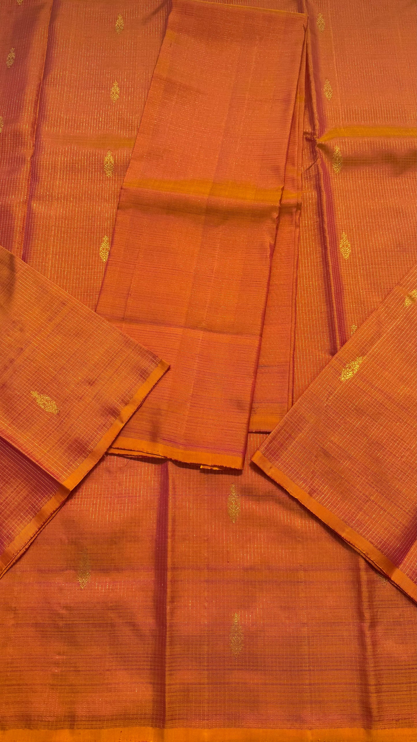 KANAKAMBARAM ORANGE PINK SMALL KATTAM BORDERLESS GOLD ZARI HANDLOOM KANICHIPURAM SILK SAREE (KSS79)