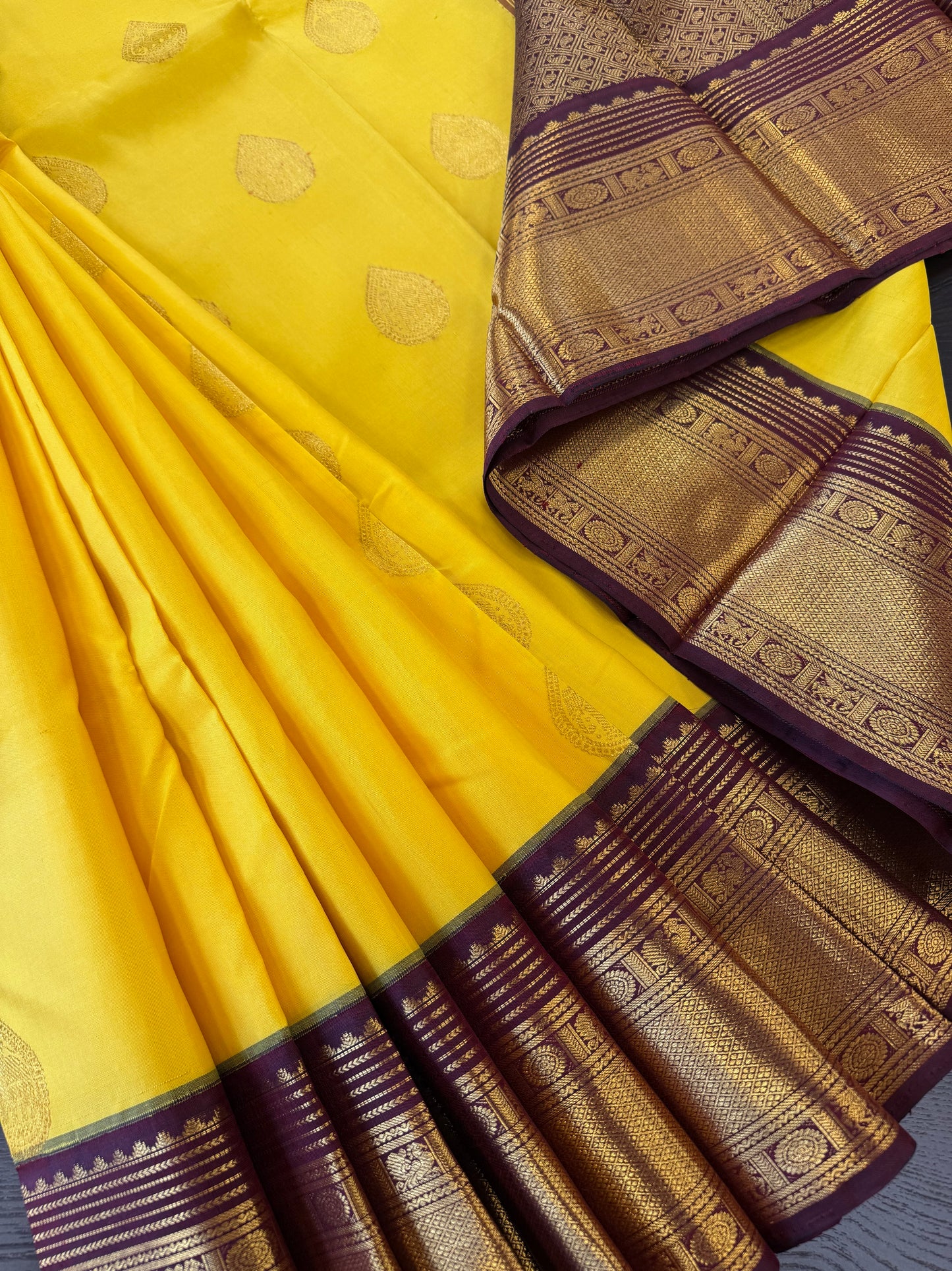 MANGO YELLOW AND MAROON TRADITIONAL HANDLOOM PURE KANICHIPURAM SILK SAREE (KSS222)