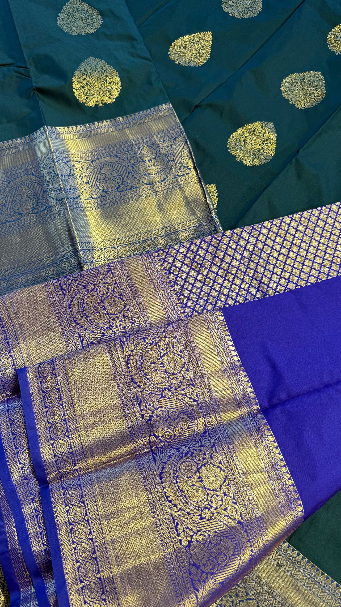 FOREST GREEN WITH CONTRAST BLUE SILK KANICHIPURAM SILK SAREE (SSKS51)