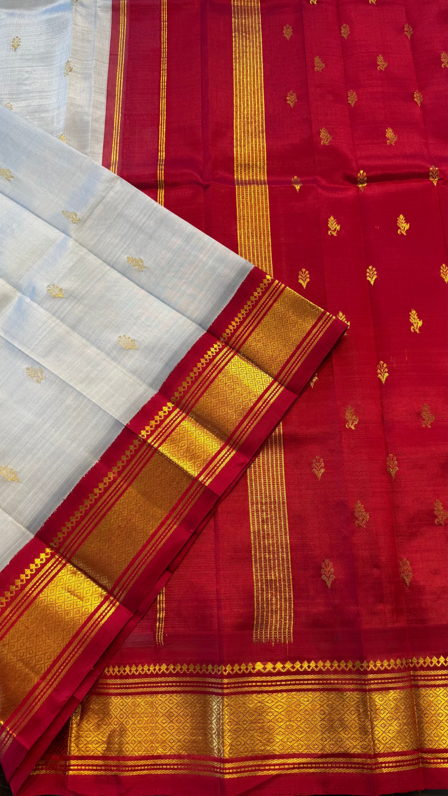 WHITE WITH CONTRAST RED PURE HANDLOOM KANCHIPURAM SINGLE SIDE BORDER SILK SAREE (KSSB09)