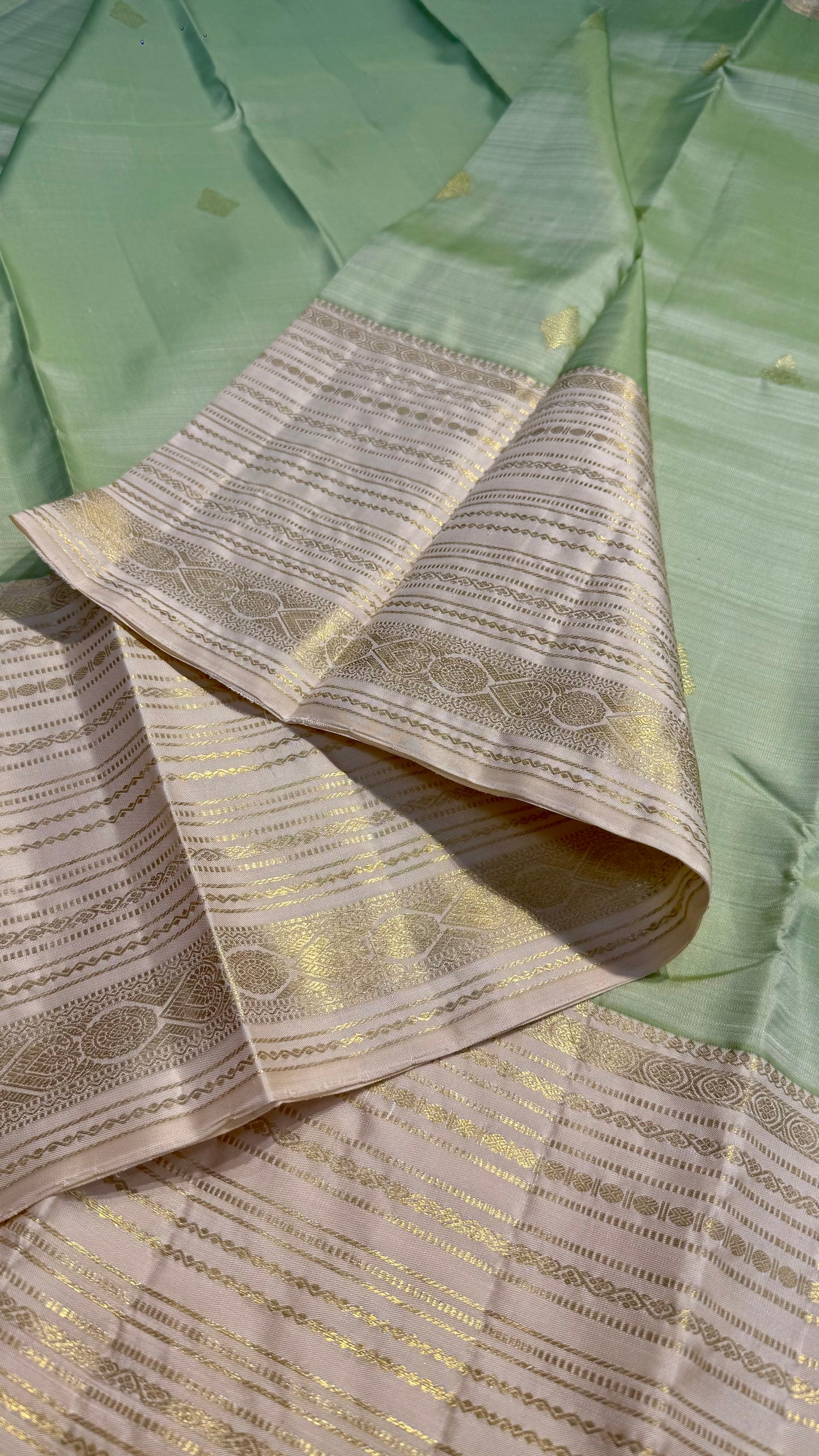 PASTEL GREEN WITH CONTRAST CREAM BORDER PURE KANICHIPURAM SILK SAREEE (KSS03)