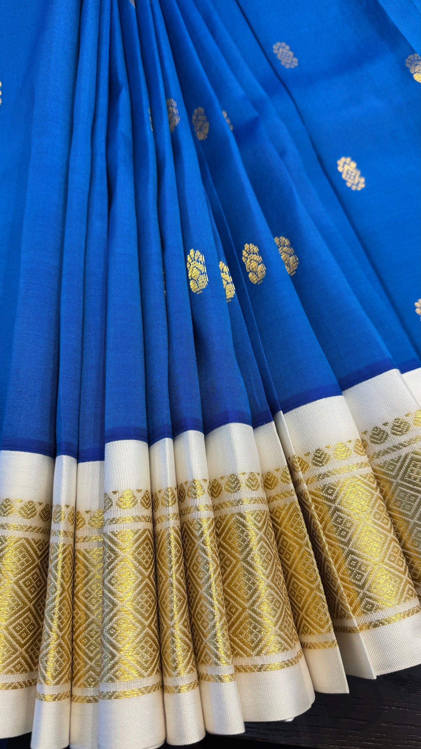 ROYAL BLUE WITH CONTRAST WHITE PURE HANDLOOM KANCHIPURAM SINGLE SIDE BORDER SILK SAREE (KSSB23)