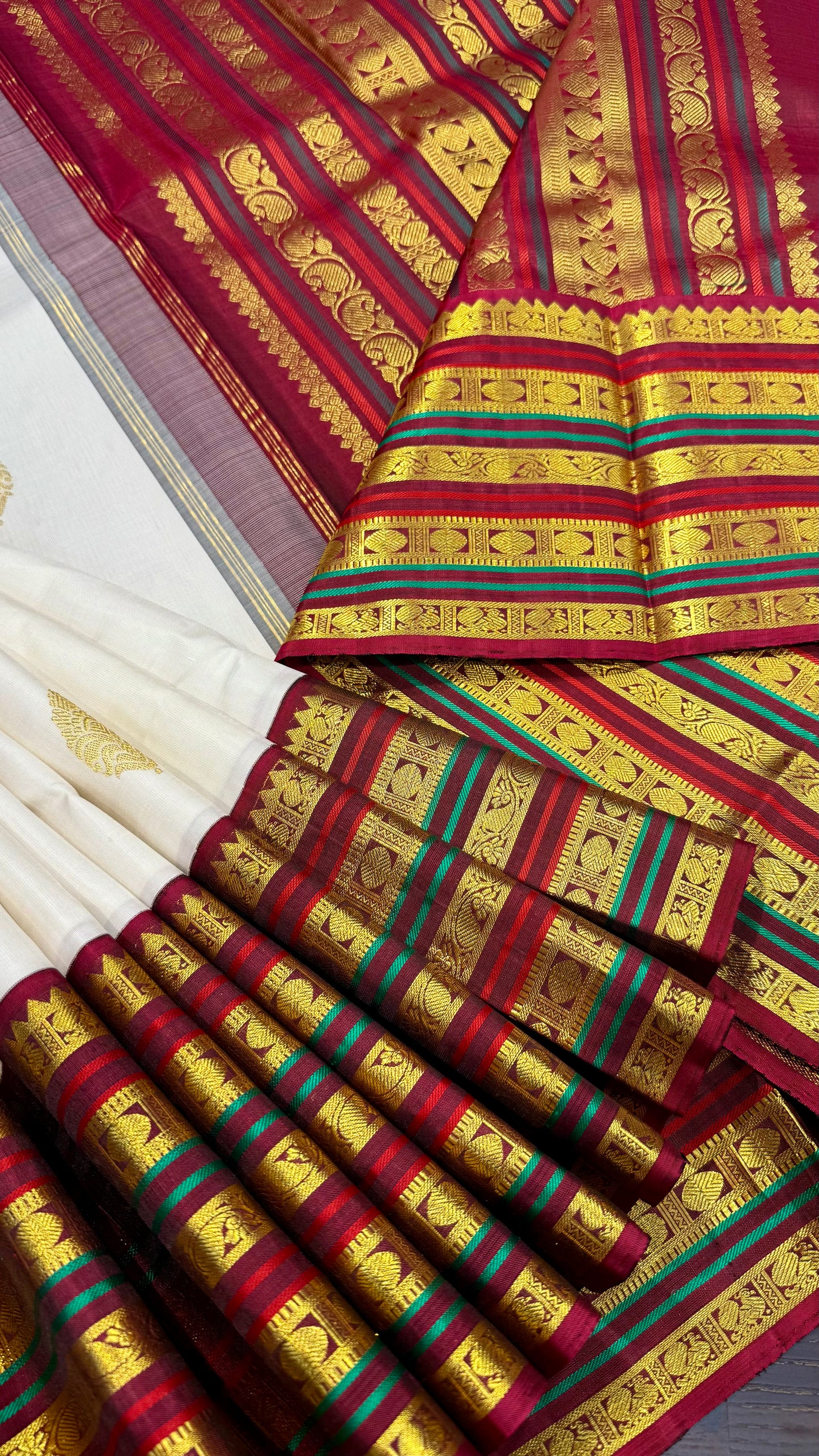 WHITE KORVAI CONTRAST MAROON BORDER HANDLOOM KANICHIPURAM SILK SAREE (KSS33)