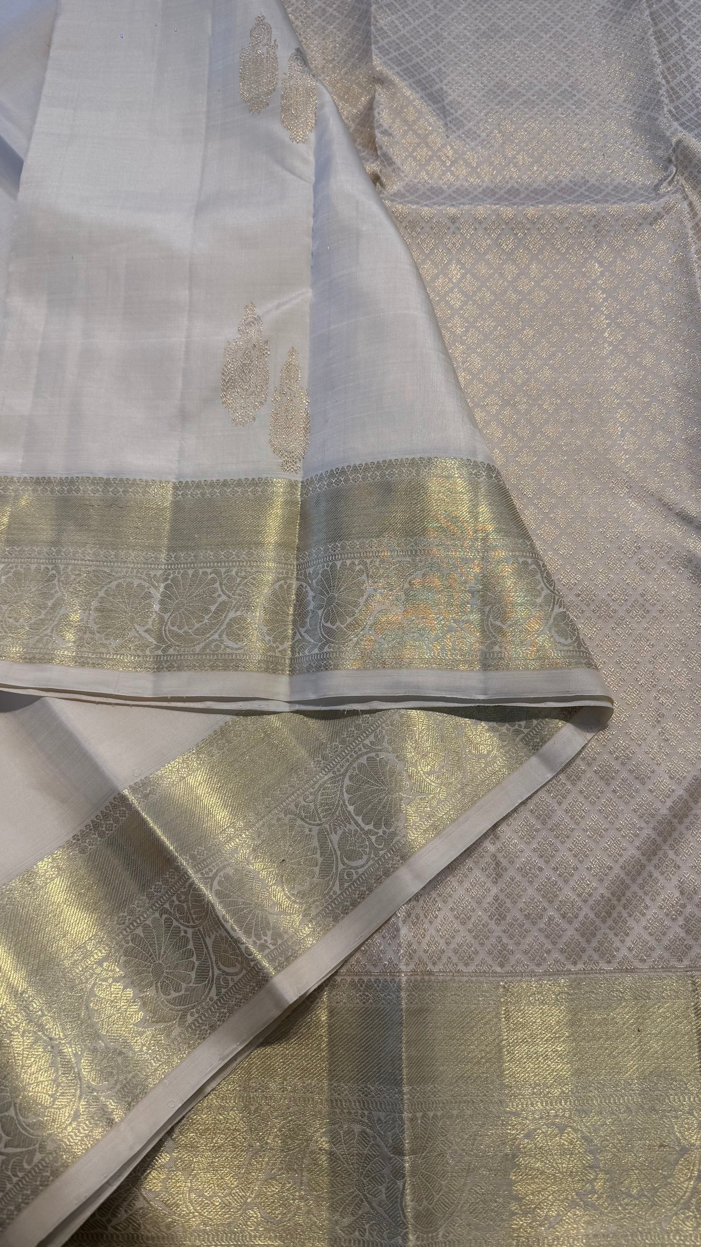 CREAM GOLD ZARI HANDLOOM KANICHIPURAM SILK SAREE (KSS251)