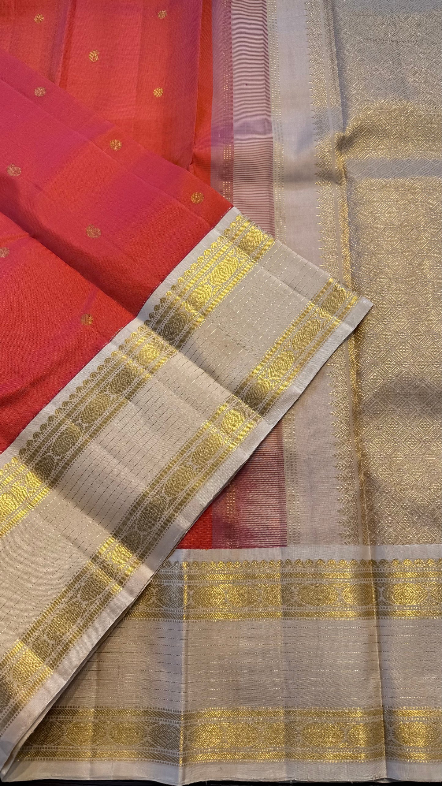 REDDISH ORANGE WITH CONTRAST OFF WHITE BORDER HANDLOOM KANICHIPURAM SILK SAREE (KSS305)