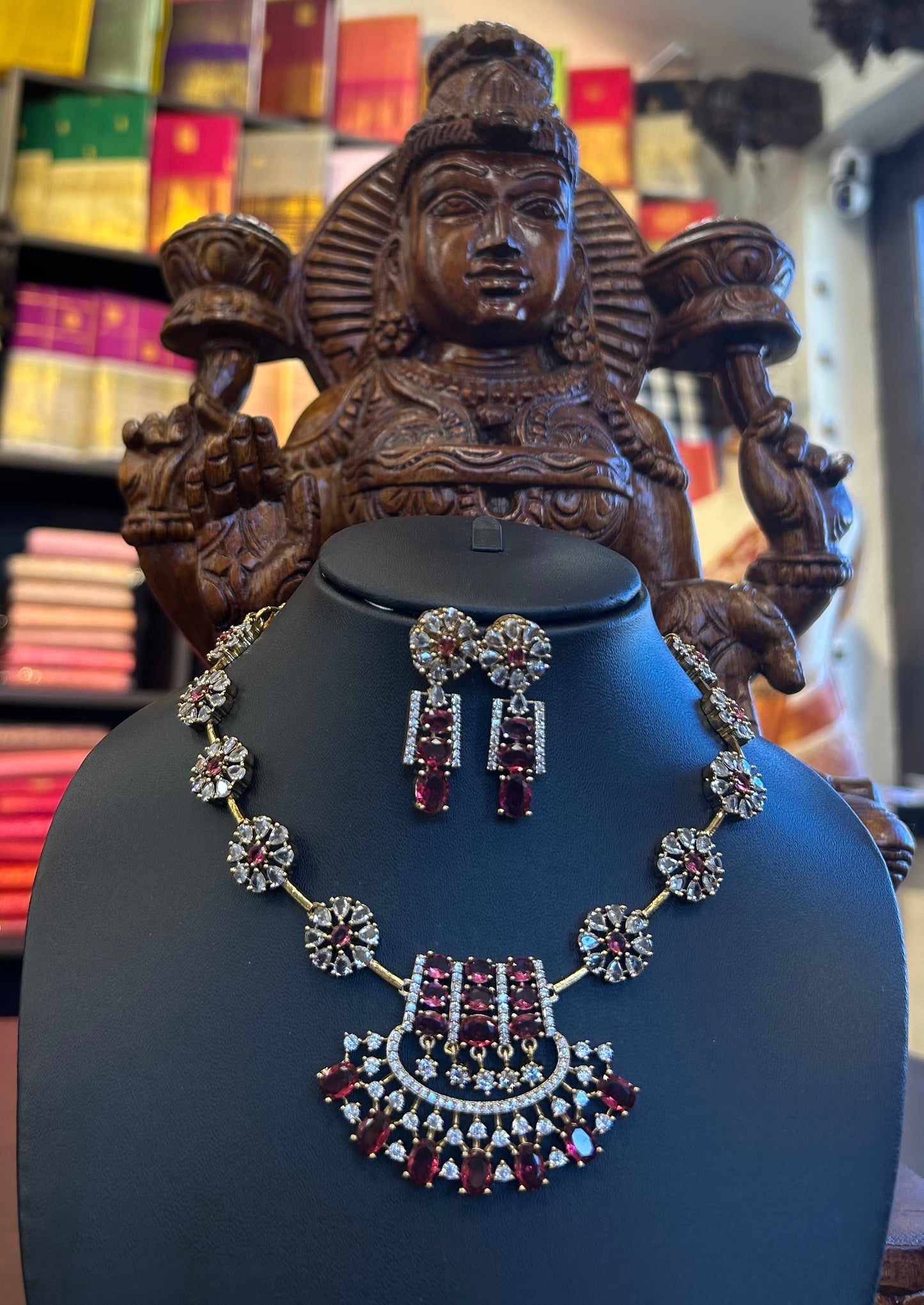 Tarini Necklace Set