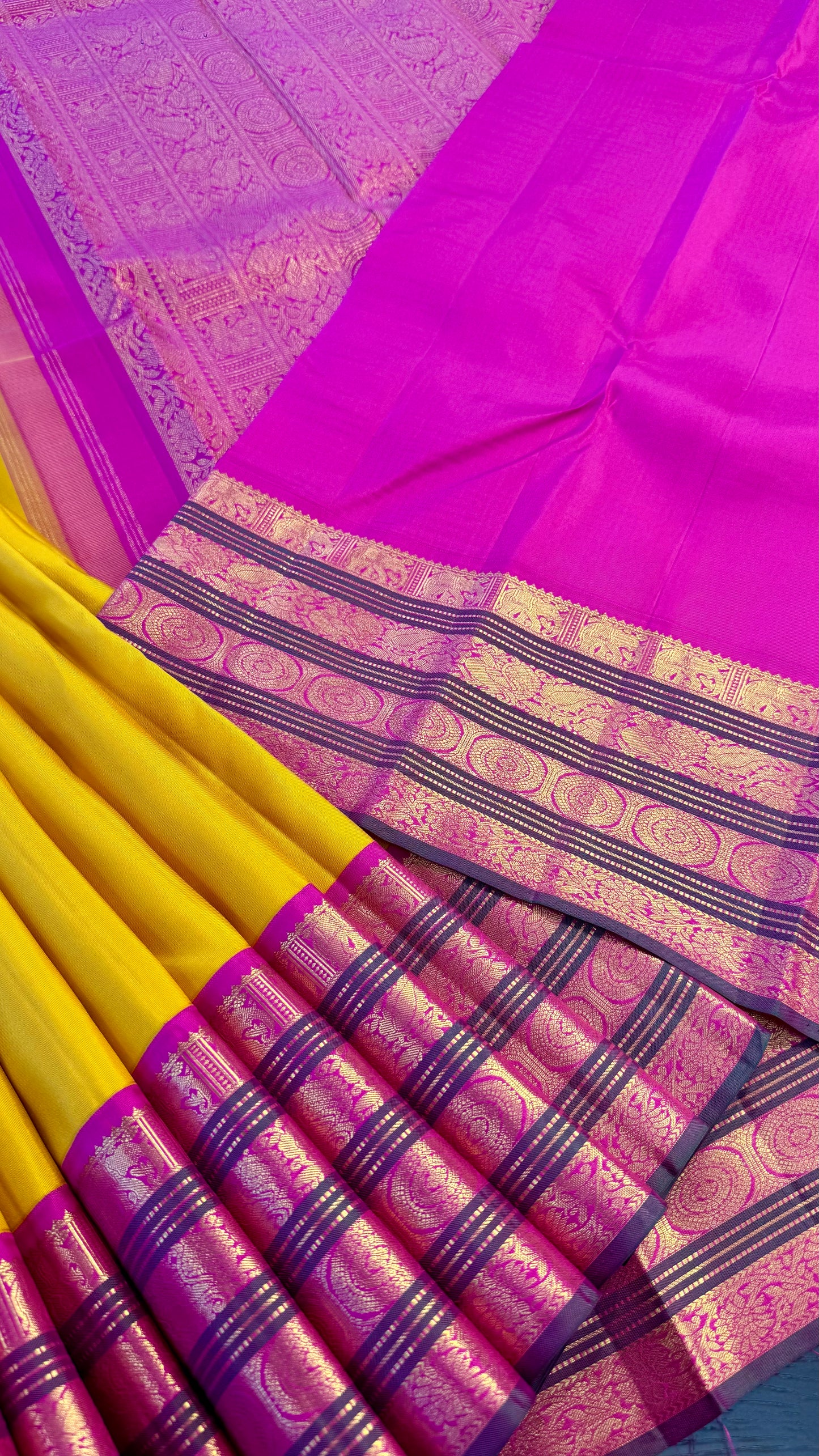 LIGHT MUSTARD TRADITIONAL RANI PINK AND DUAL TONE GREEN BORDER HANDLOOM KANICHIPURAM SILK SAREE (KSS38)