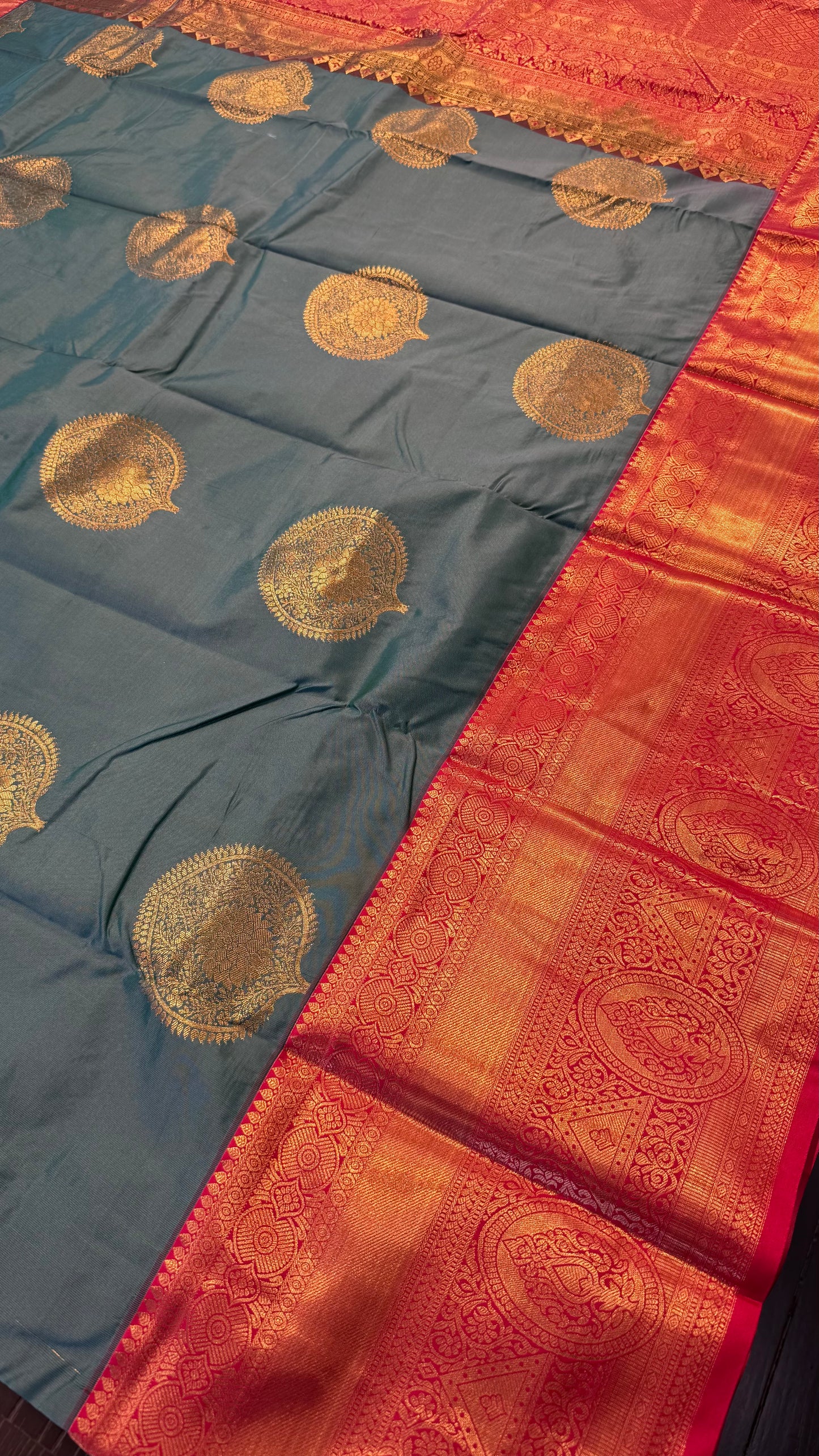 GREEN WITH CONTRAST RED SILK KANICHIPURAM SILK SAREE (SSKS38)