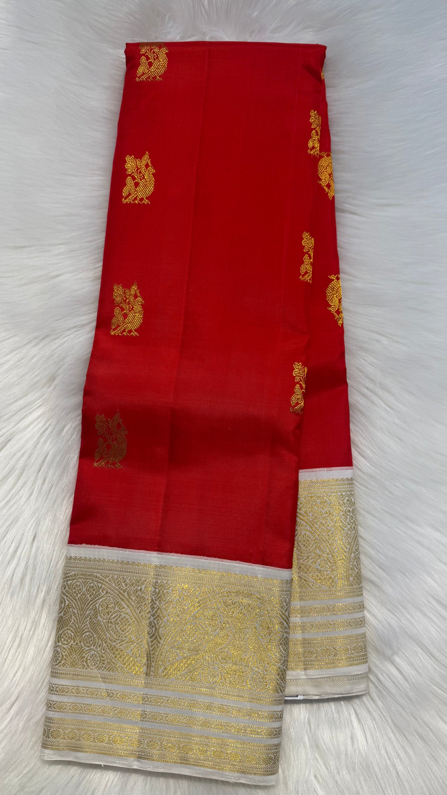 CHILI RED WITH CONTRAST WHITE GOLD ZARI HANDLOOM KANICHIPURAM SILK SAREE (KSS287)