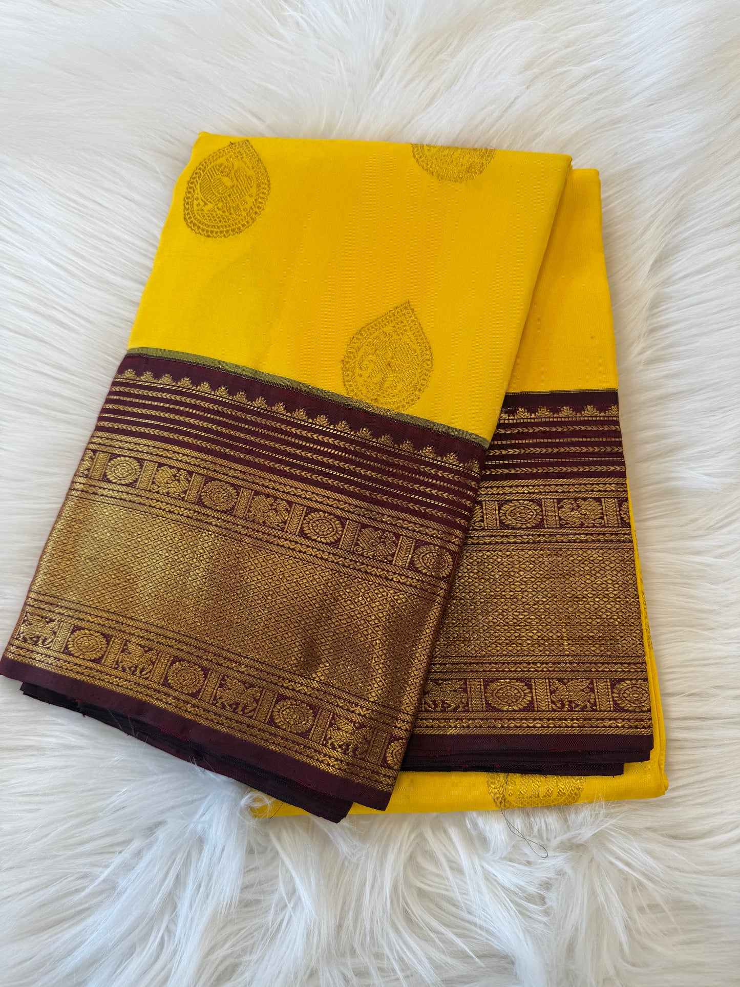 MANGO YELLOW AND MAROON TRADITIONAL HANDLOOM PURE KANICHIPURAM SILK SAREE (KSS222)