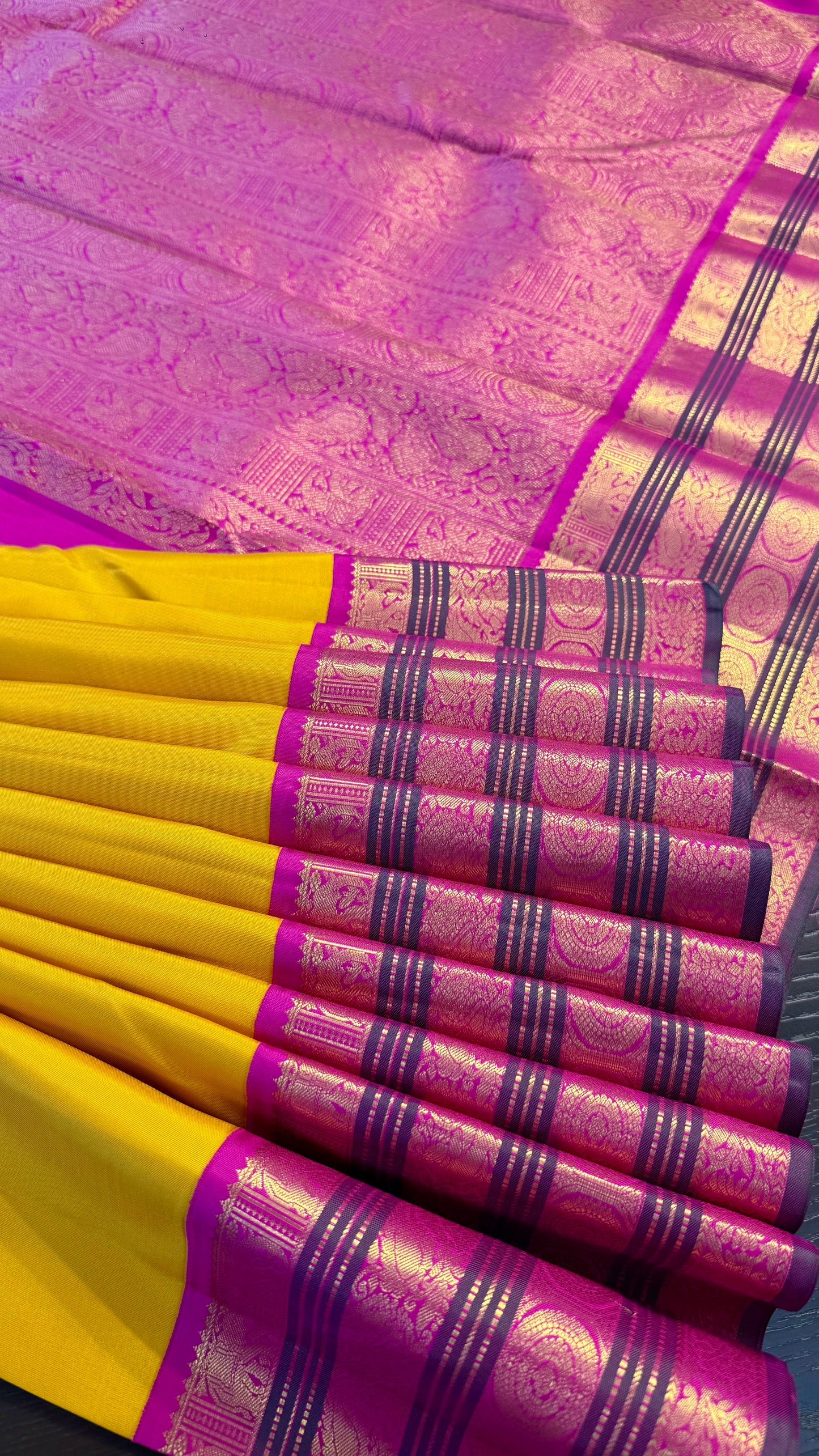 LIGHT MUSTARD TRADITIONAL RANI PINK AND DUAL TONE GREEN BORDER HANDLOOM KANICHIPURAM SILK SAREE (KSS38)
