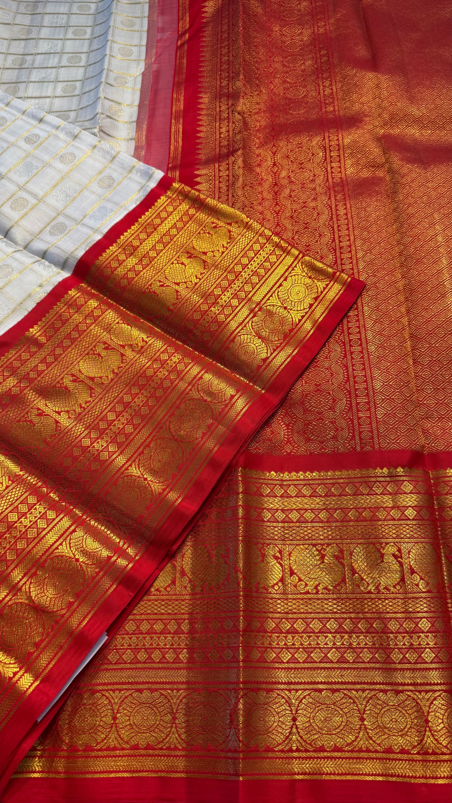 OFF WHITE CHECKED WITH CONTRAST CHILI RED GOLD ZARI HANDLOOM KANCHIPURAM SILK SAREE (KSS459)