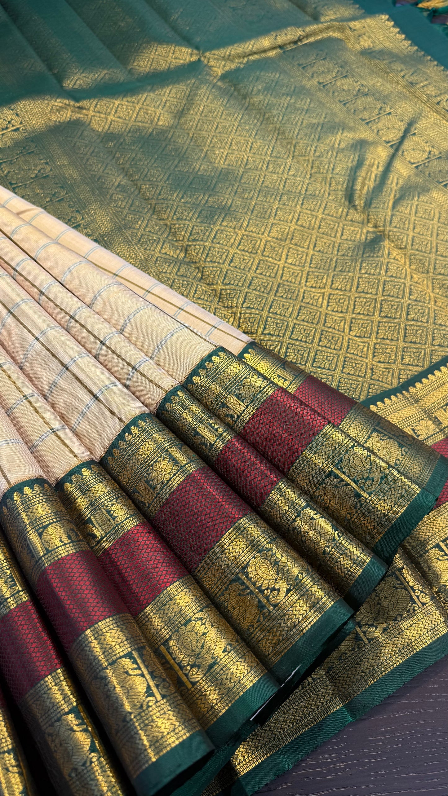 CASHEW CHECKED CONTRAST GREEN GOLD ZARI HANDLOOM KANICHIPURAM SILK SAREE (KSS114)