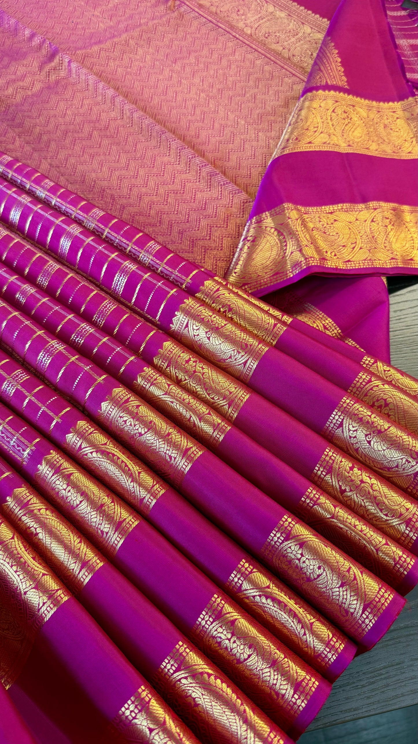 MAGENTA GOLD & SILVER ZARI KATTAM HANDLOOM KANICHIPURAM SILK SAREE (KSS34)
