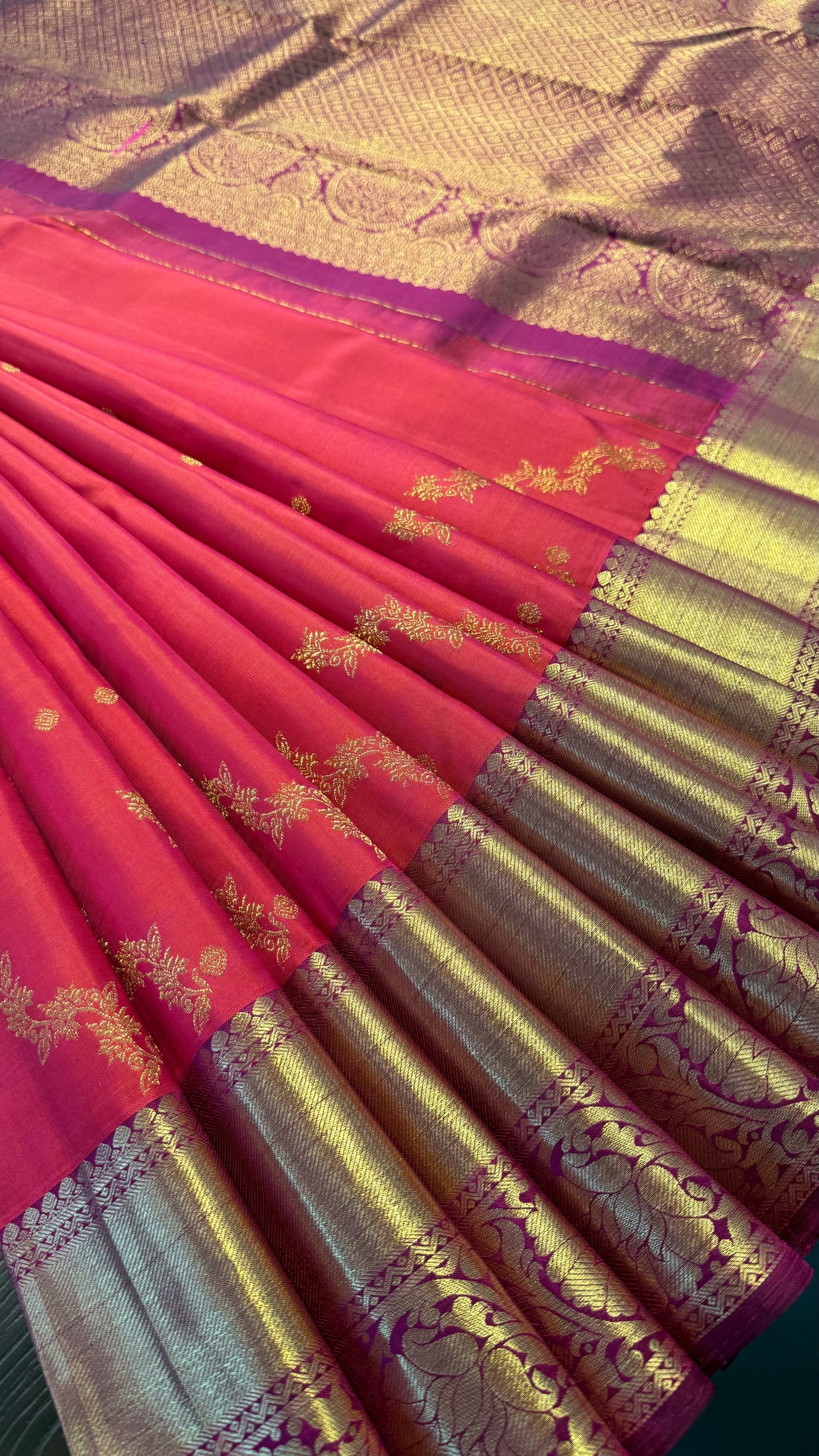 DARK KANAKAMBARAM CONTRAST PINK BORDER HANDLOOM KANICHIPURAM SILK SAREE (KSS126)