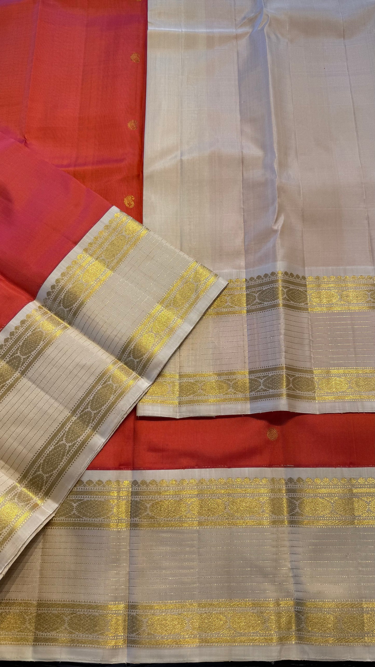 REDDISH ORANGE WITH CONTRAST OFF WHITE BORDER HANDLOOM KANICHIPURAM SILK SAREE (KSS305)