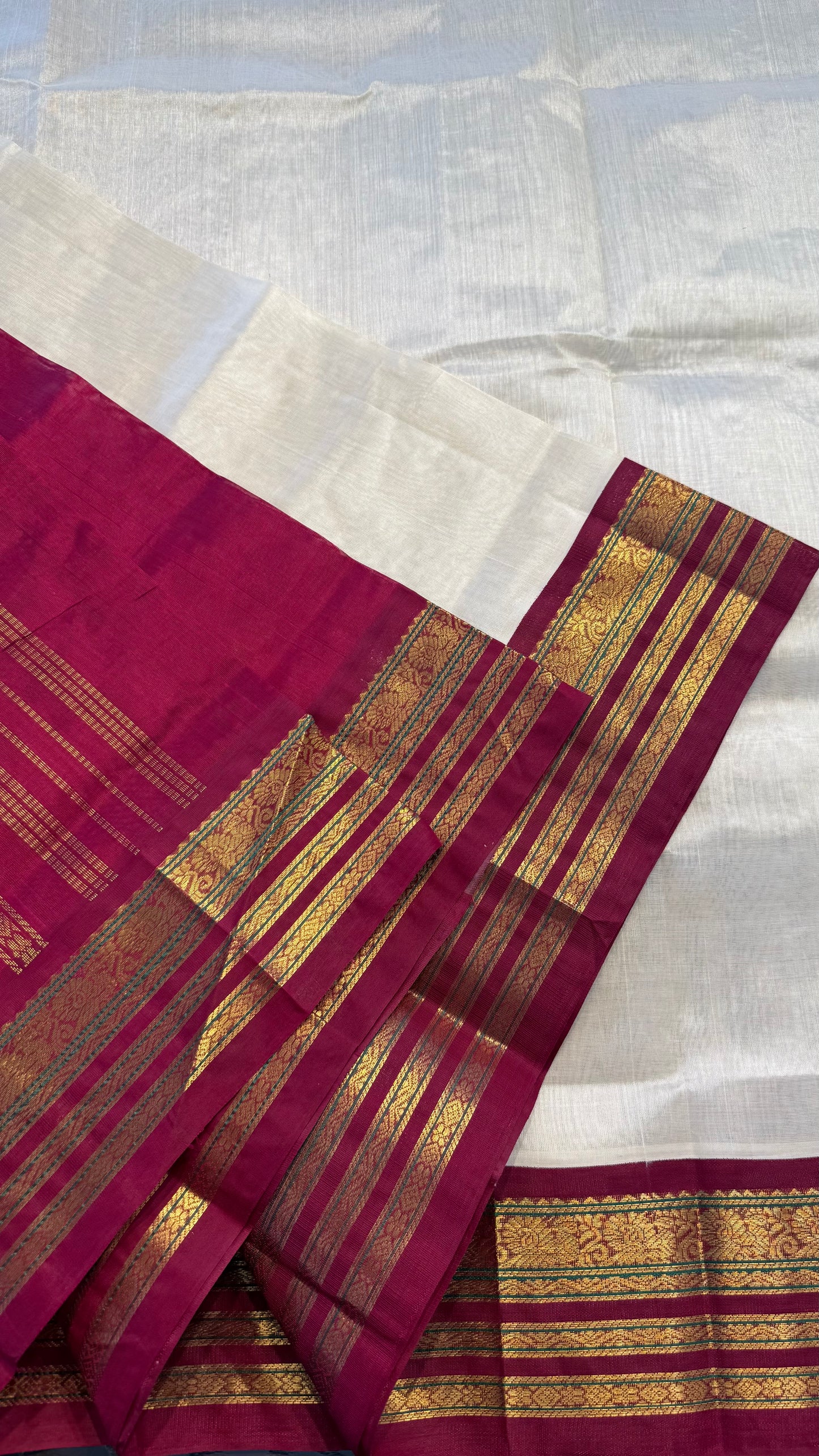 OFF WHITE WITH MAROON HANDLOOM KANCHIPURAM SILK COTTON (KSC106)