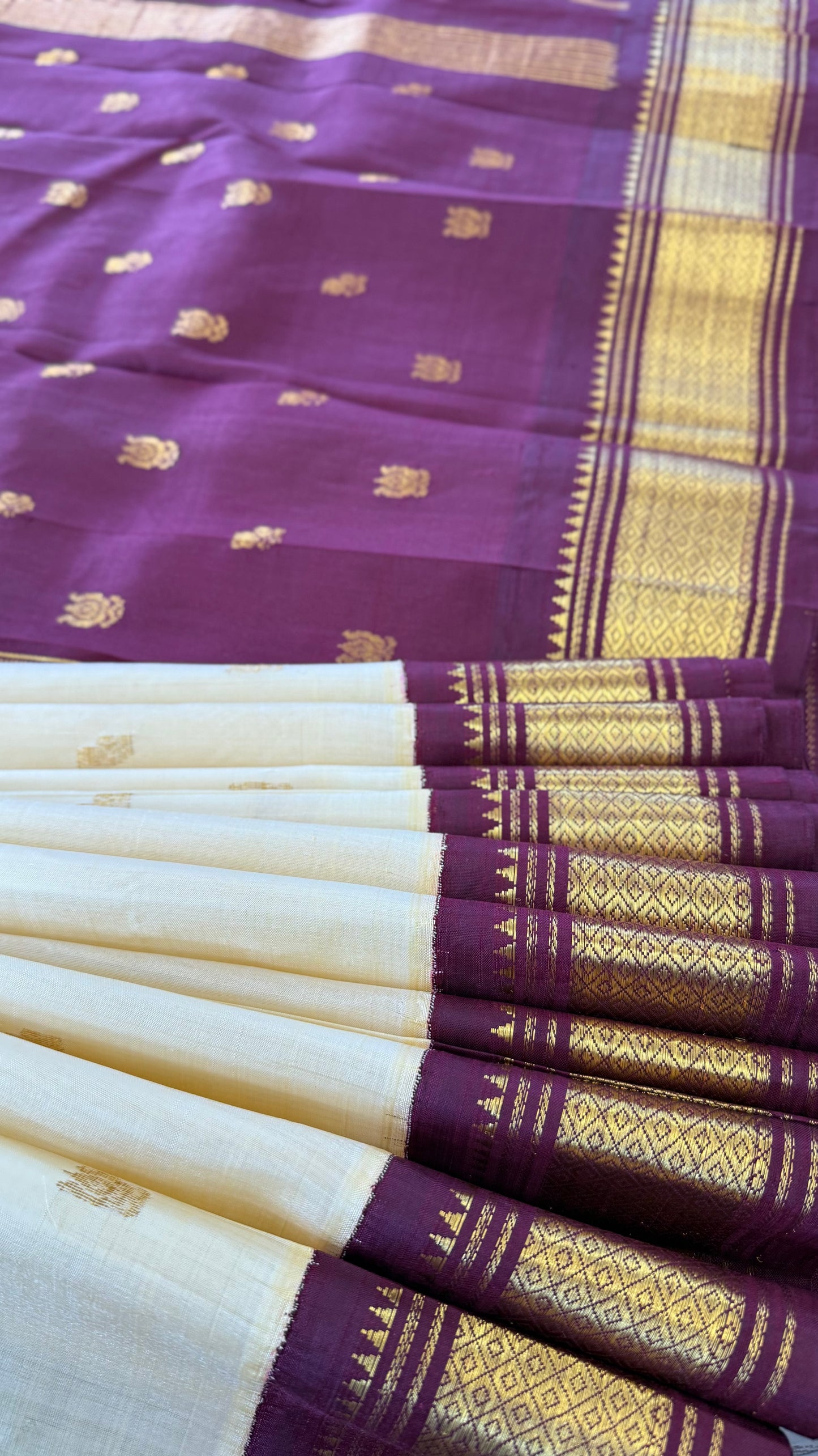 CREAM WITH CONTRAST MAROON PURE HANDLOOM KANICHIPURAM SINGLE SIDE BORDER SILK SAREE (KSSB04)