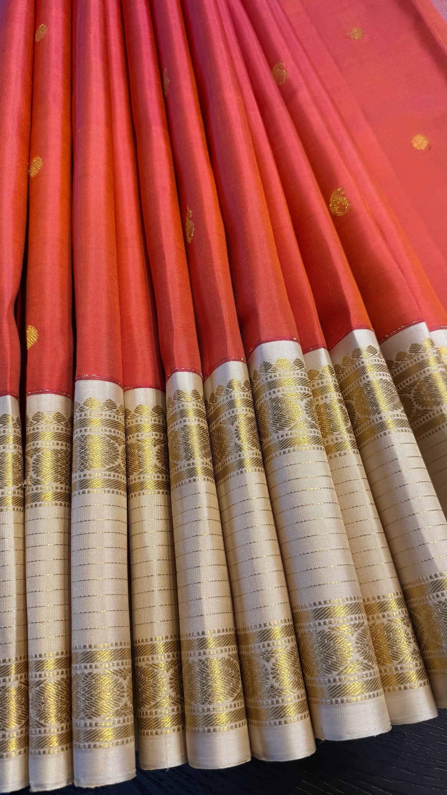 REDDISH ORANGE WITH CONTRAST OFF WHITE BORDER HANDLOOM KANICHIPURAM SILK SAREE (KSS305)