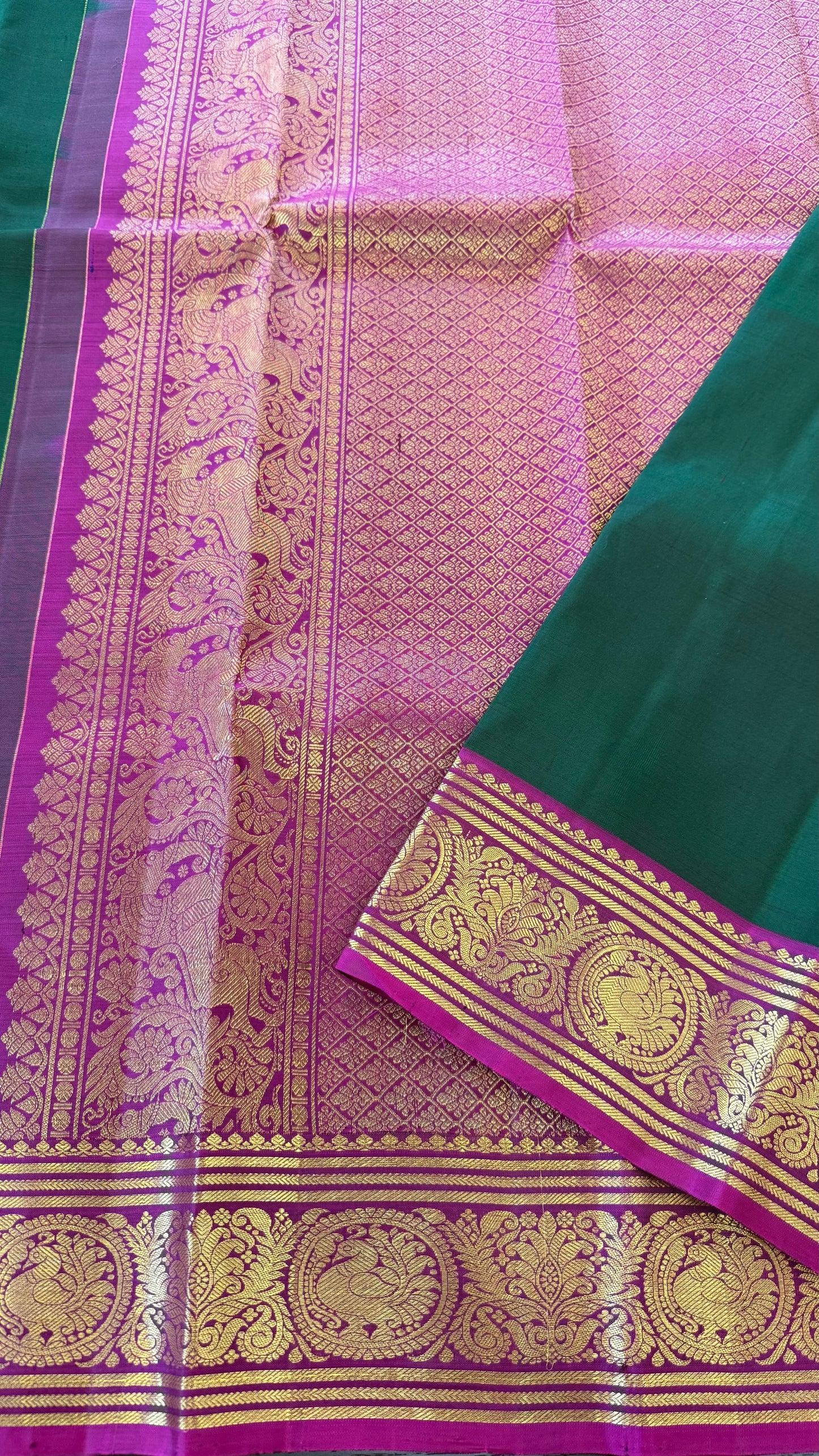 BOTTLE GREEN WITH CONTRAST PINK GOLD ZARI HANDLOOM KANICHIPURAM SILK SAREE (KSS106)
