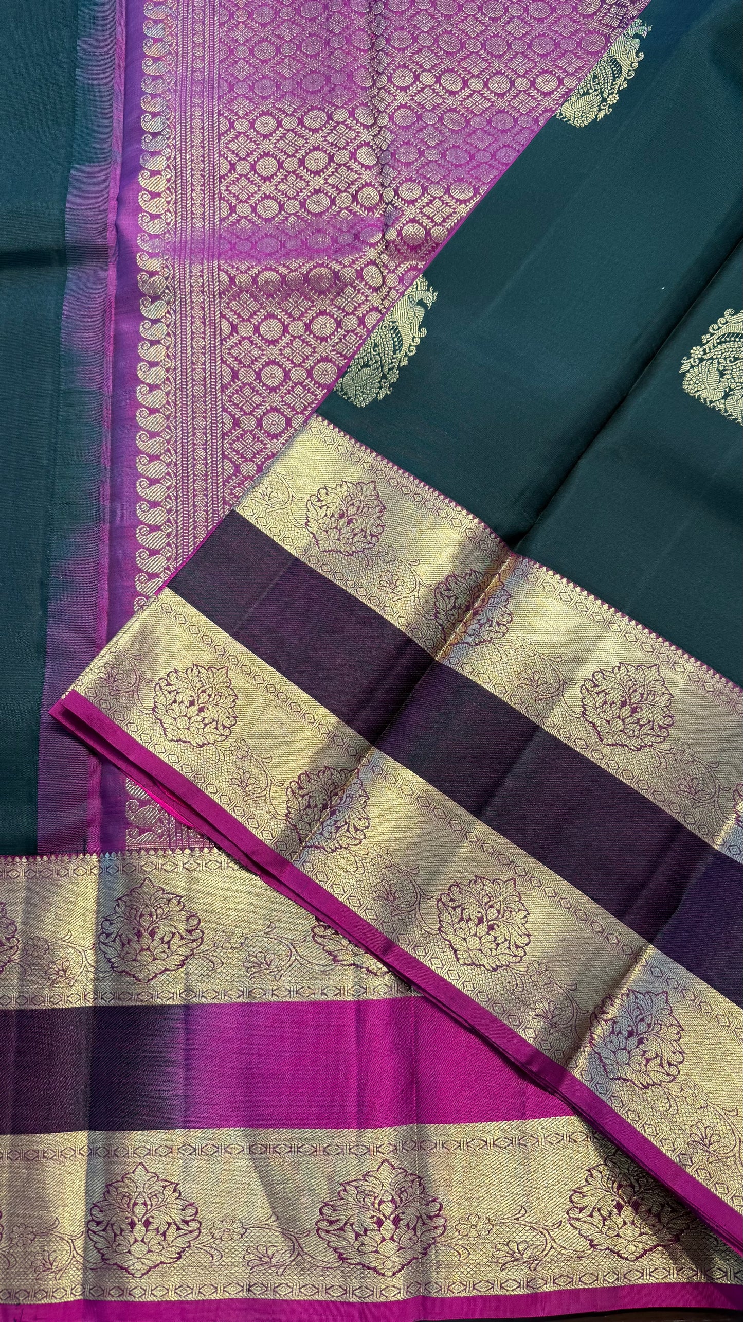 DARK GREEN WITH CONTRATS PURPLE GOLD ZARI HANDLOOM KANCHIPURAM SILK SAREE (KSS360)