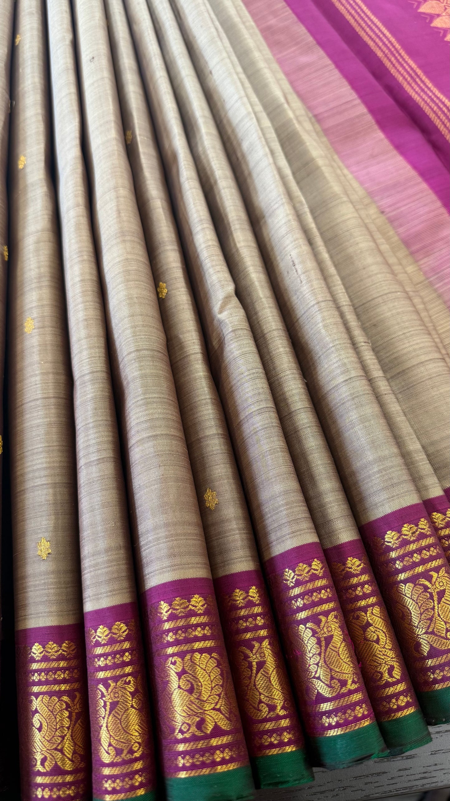 TAUPE GREY WITH CONTRAST PURPLE GOLD ZARI HANDLOOM KANICHIPURAM SILK SAREE (KSS199)