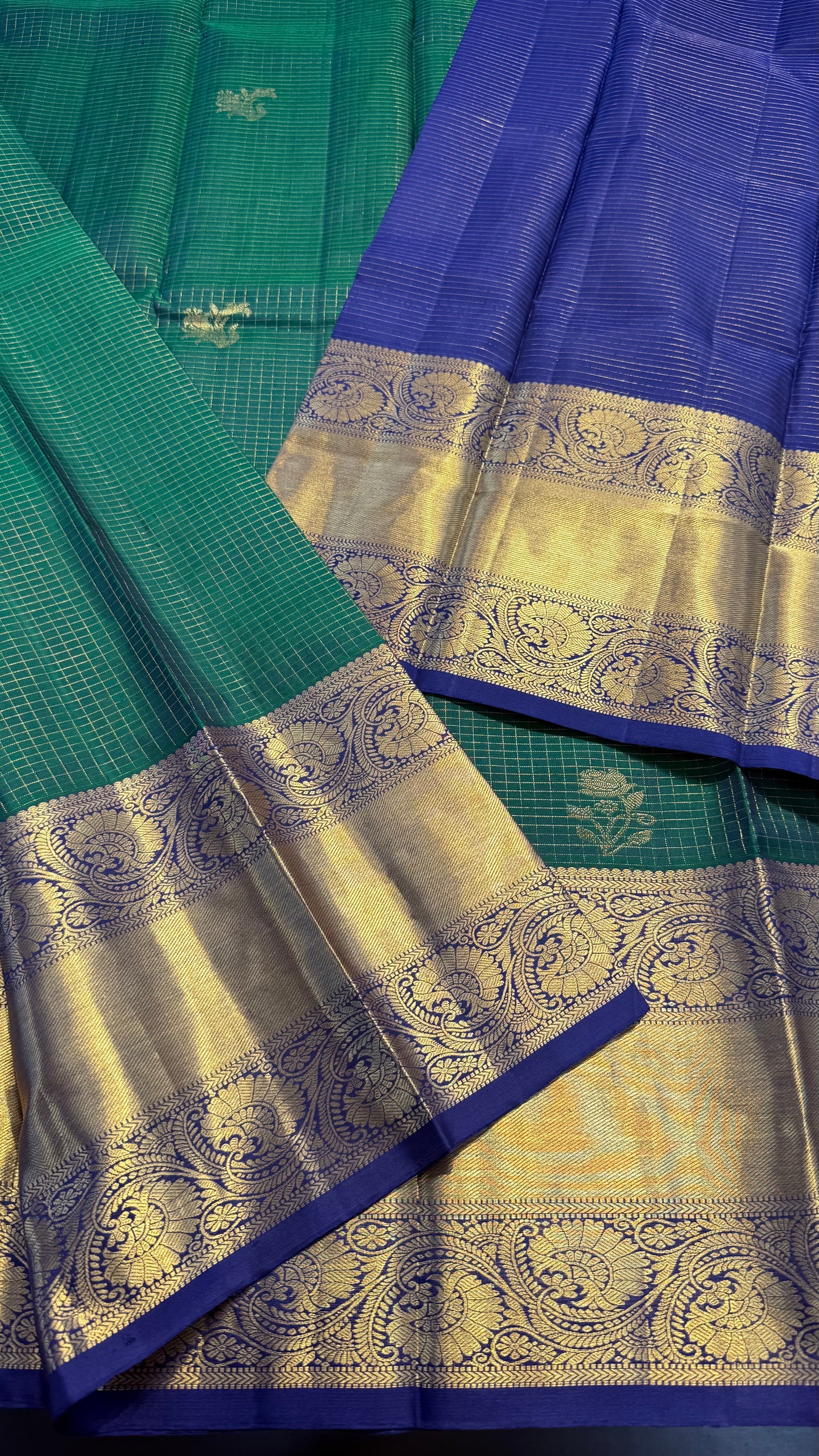 PEACOCK GREEN WITH CONTRAST BLUE GOLD ZARI HANDLOOM KANICHIPURAM SILK SAREE (KSS137)
