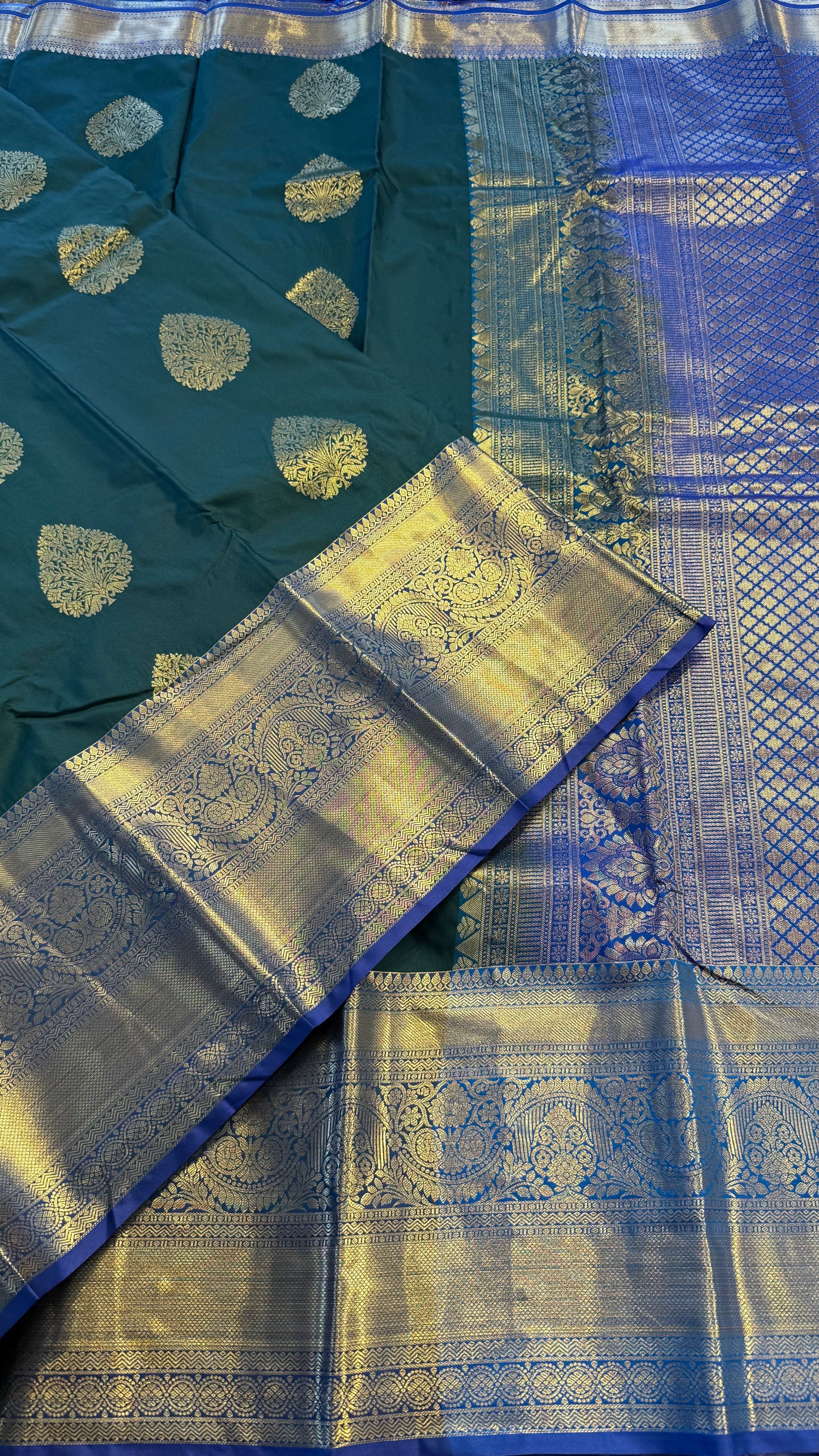 EMERALD GREEN WITH CONTRAST BLUE SEMI SILK KANICHIPURAM SILK SAREE (SSKS37)