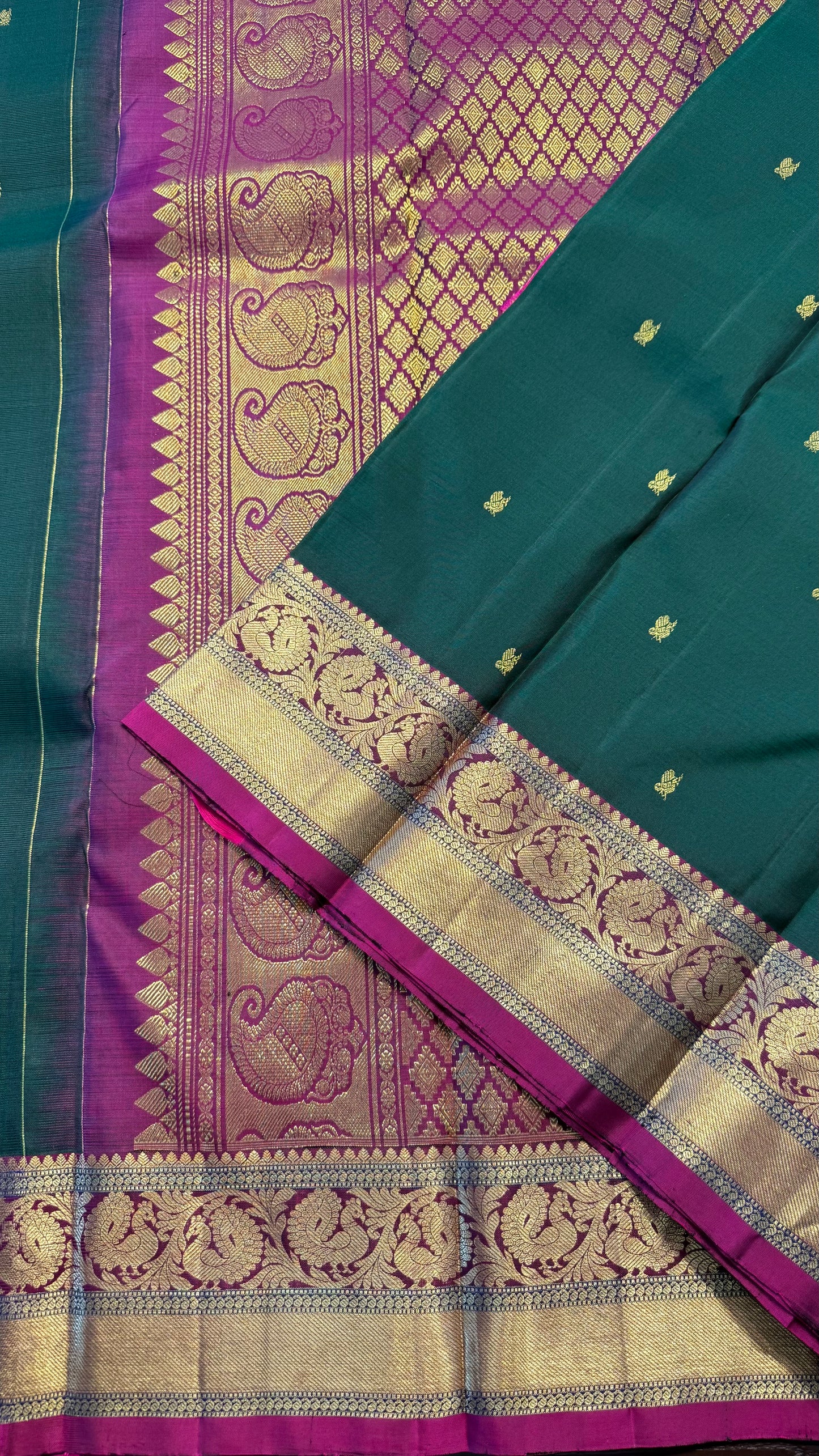 FOREST GREEN WITH CONTRATS PURPLE GOLD ZARI HANDLOOM KANCHIPURAM SILK SAREE (KSS361)
