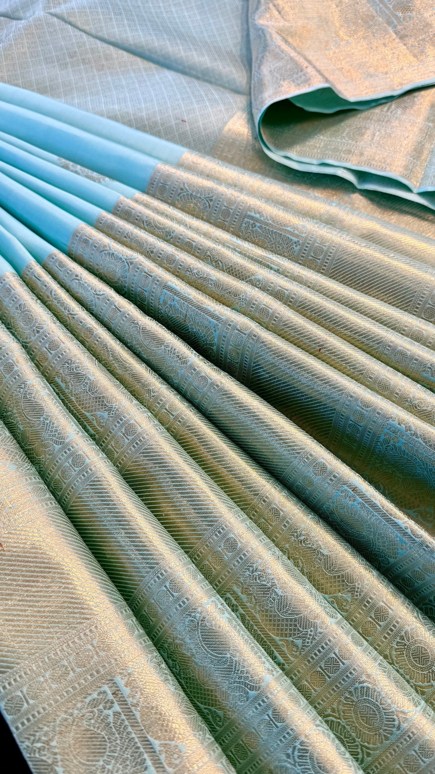 TIFFANY BLUE WITH CONTRAST VADAMALLI PURPLE BLOUSE HANDLOOM KANICHIPURAM SILK SAREE (KSS16)